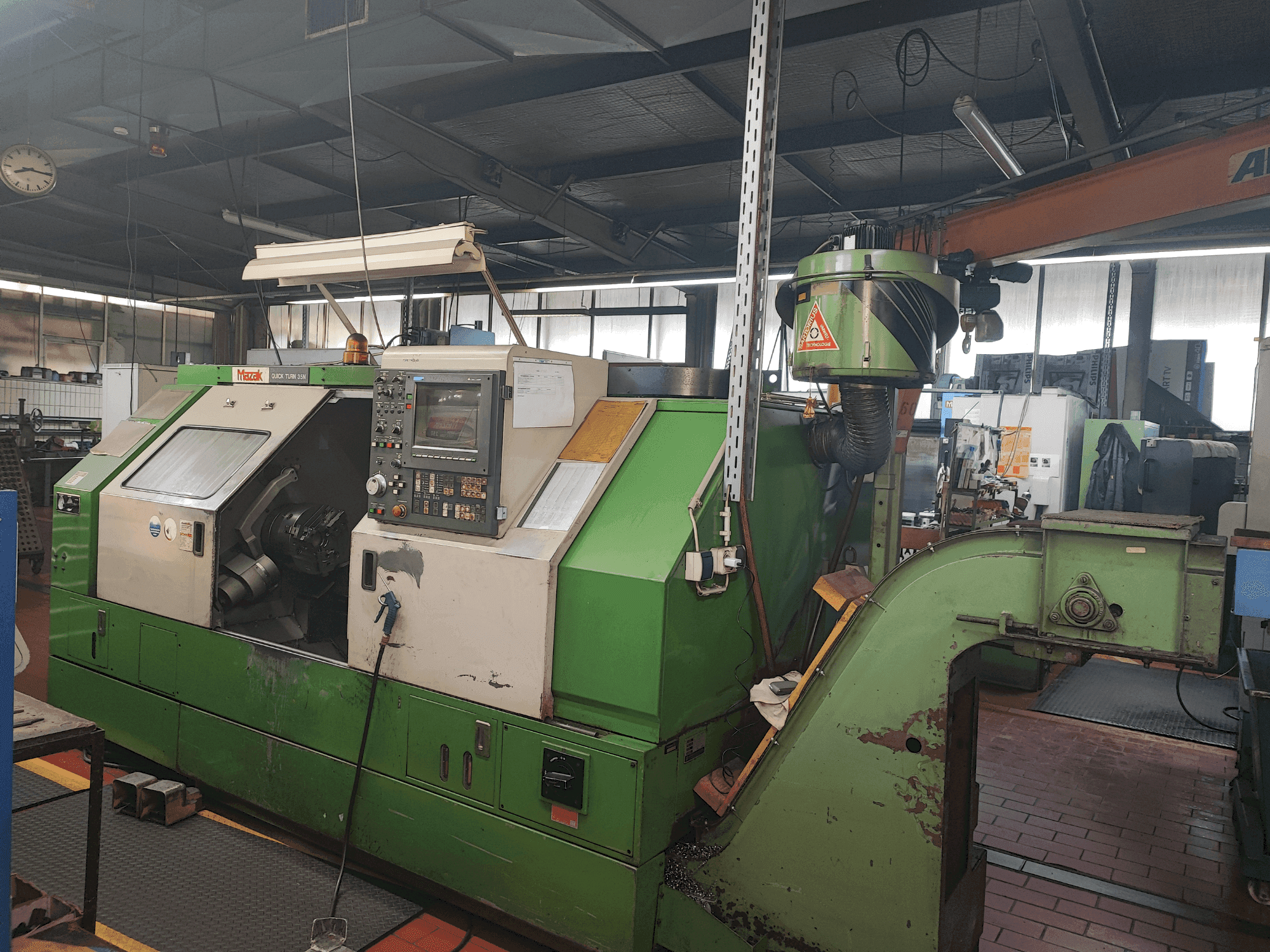Prikaz stroja Mazak QT 35N sprijeda