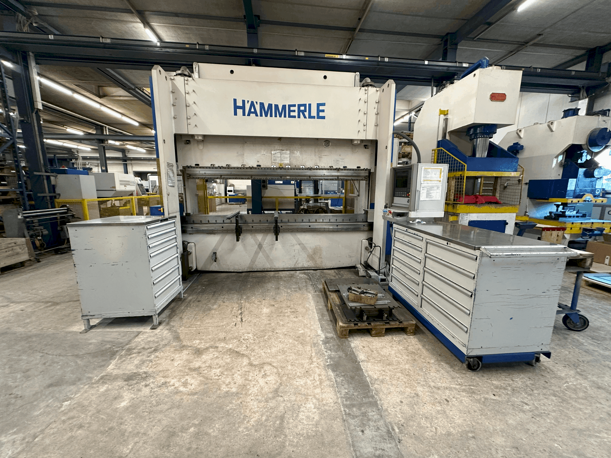 Prikaz stroja HAMMERLE BM 200 - 3100 sprijeda