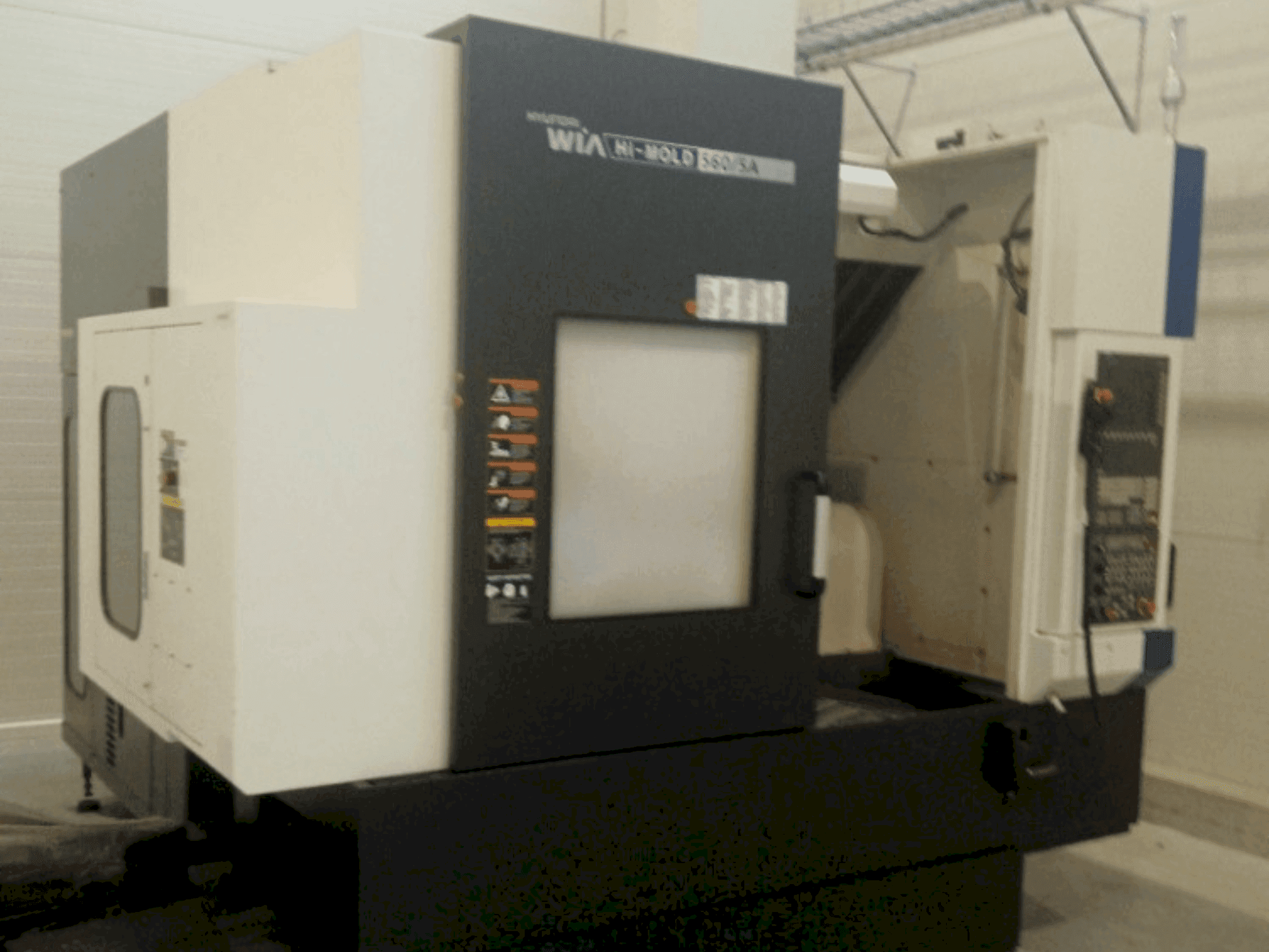 Prikaz stroja Hyundai Wia Hi-MOLD 560/5A sprijeda
