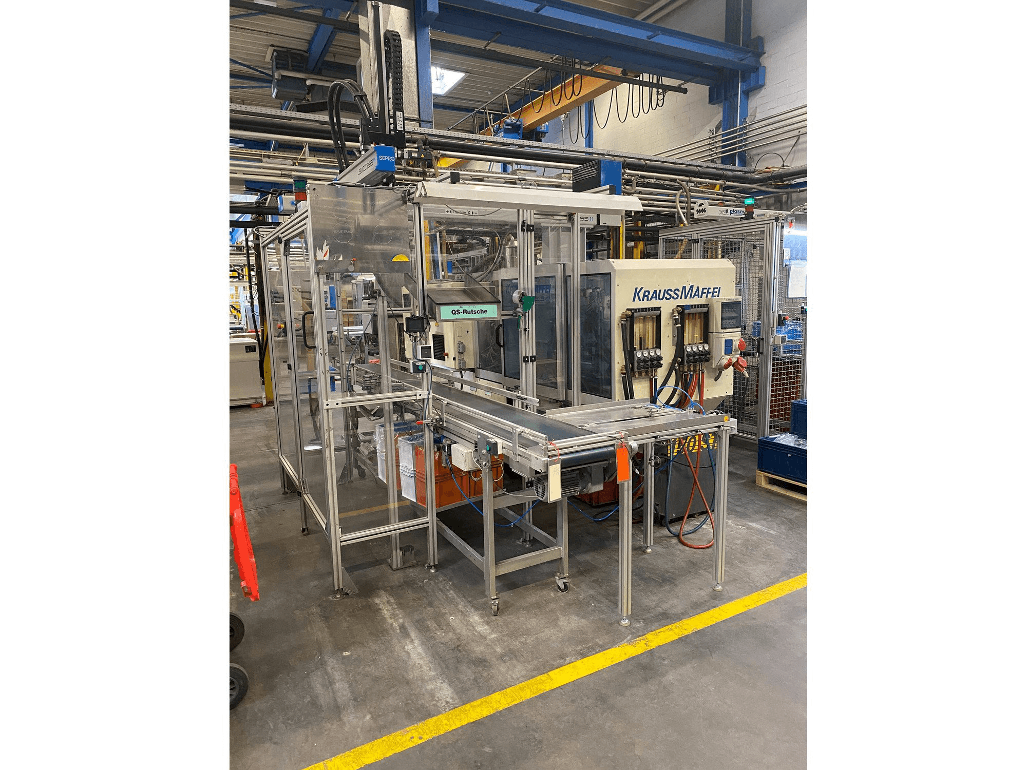 Prikaz stroja Krauss Maffei 80-390 C2 sprijeda