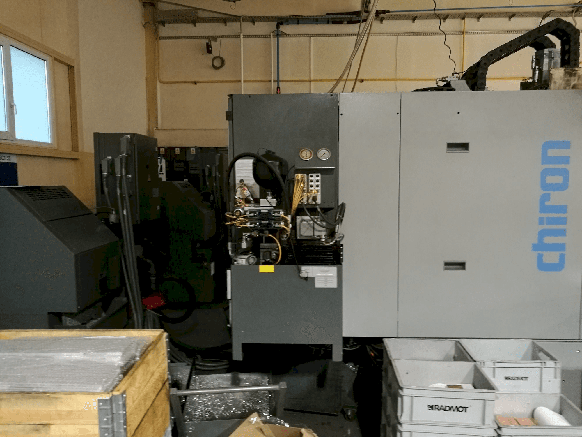 Prikaz stroja CHIRON FZ 12 KS sprijeda