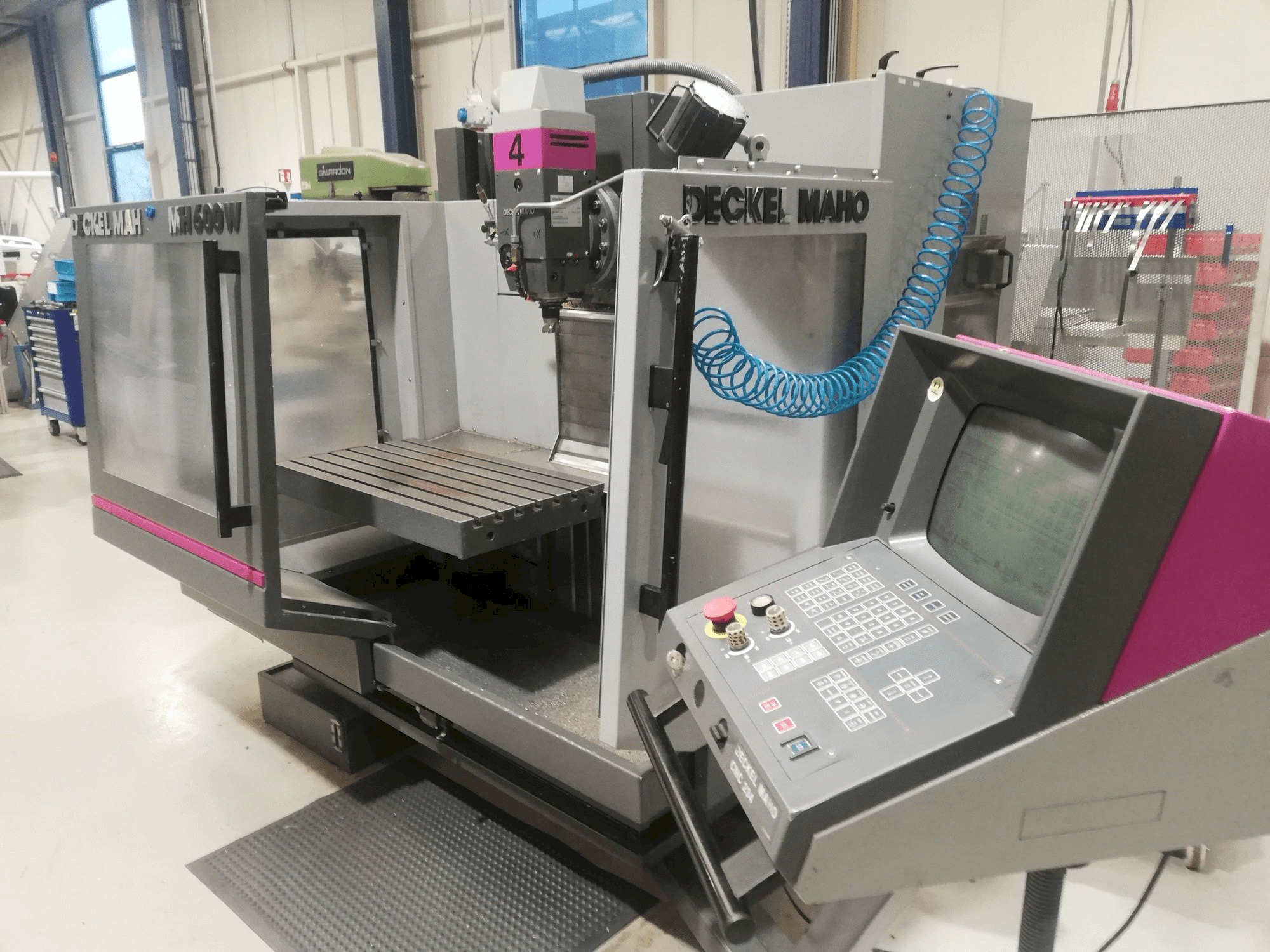 Prikaz stroja DECKEL MAHO MH 600W sprijeda