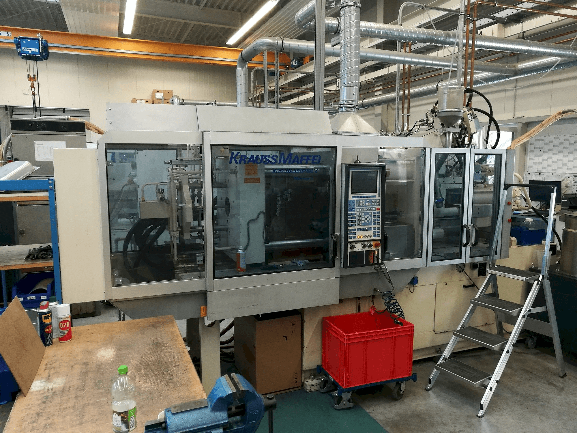 Prikaz stroja Krauss Maffei 110-390/90 CZ sprijeda