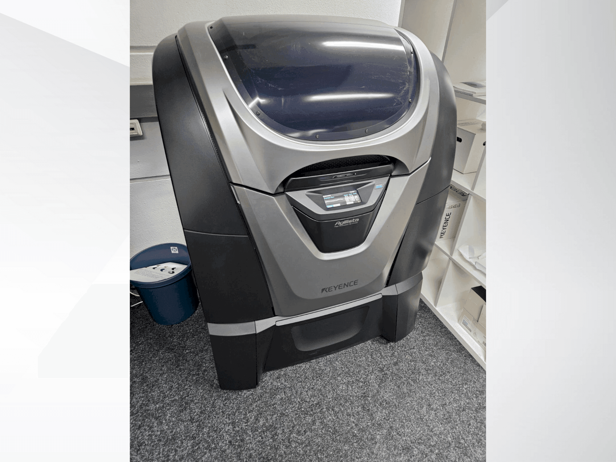 Prikaz stroja KEYENCE Agilista 3200 W sprijeda