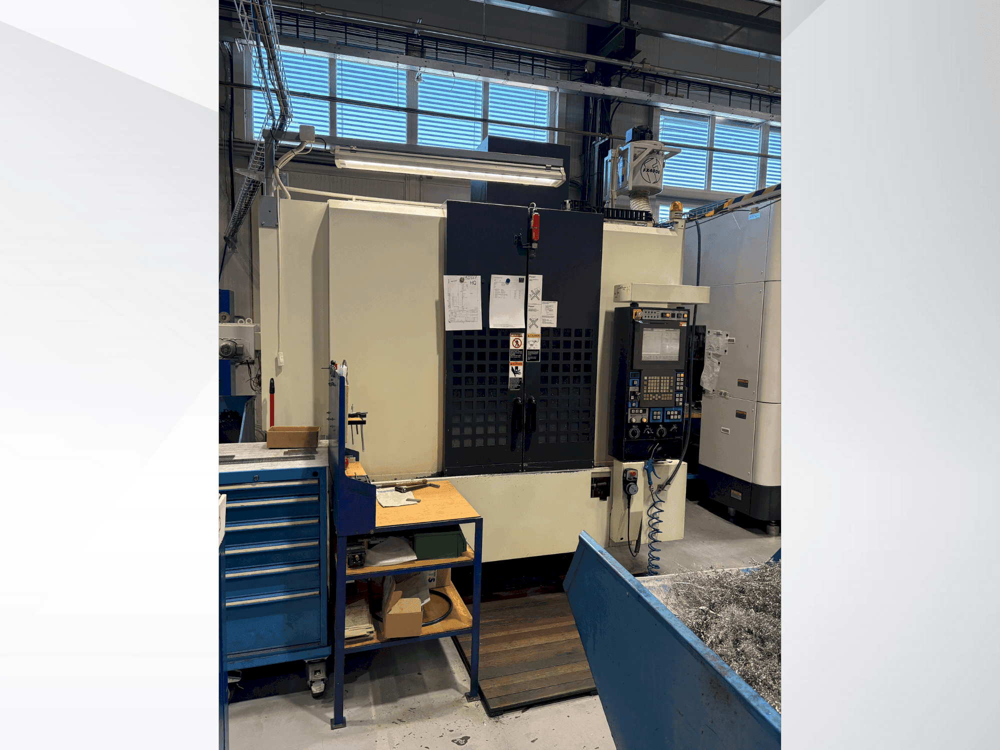 Prikaz stroja Makino S56 sprijeda