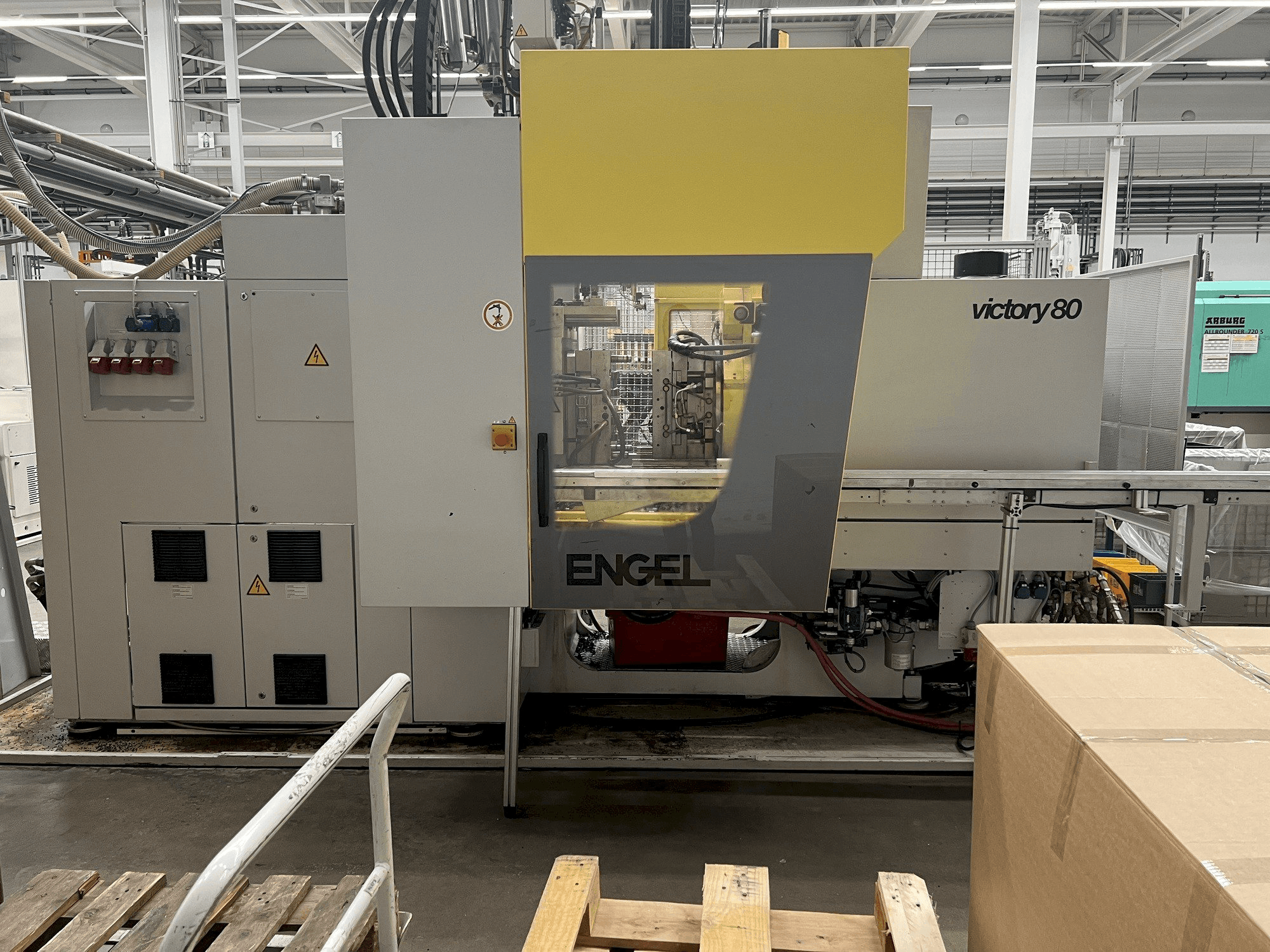 Prikaz stroja Engel VC 330H/80V/80CO sprijeda