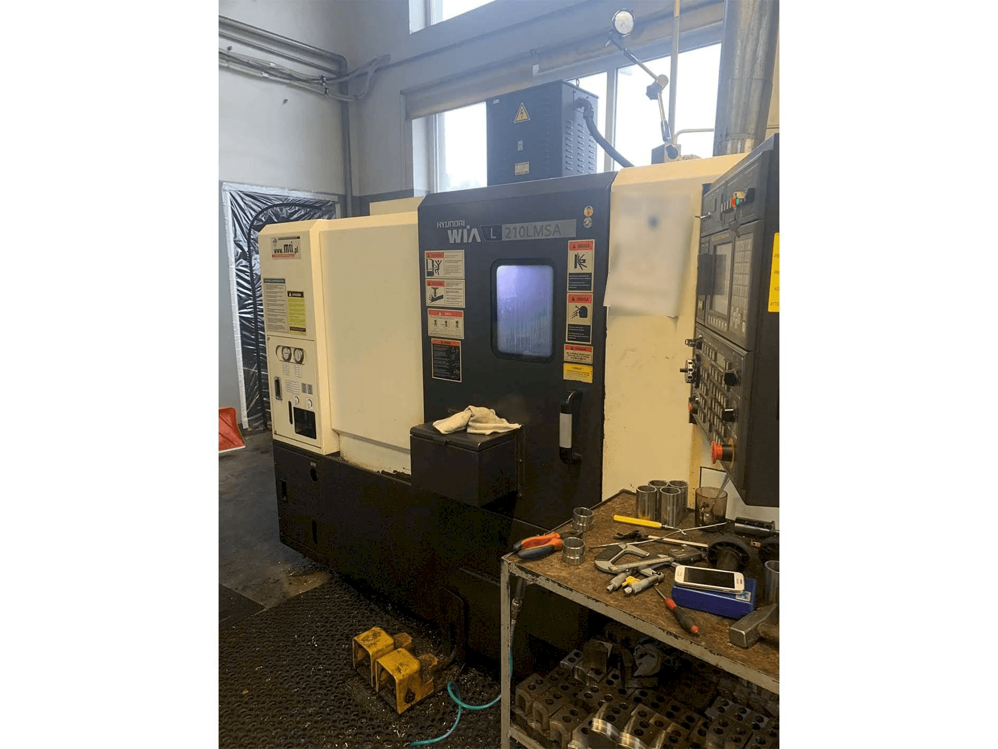 Prikaz stroja Hyundai Wia L210LMSA sprijeda