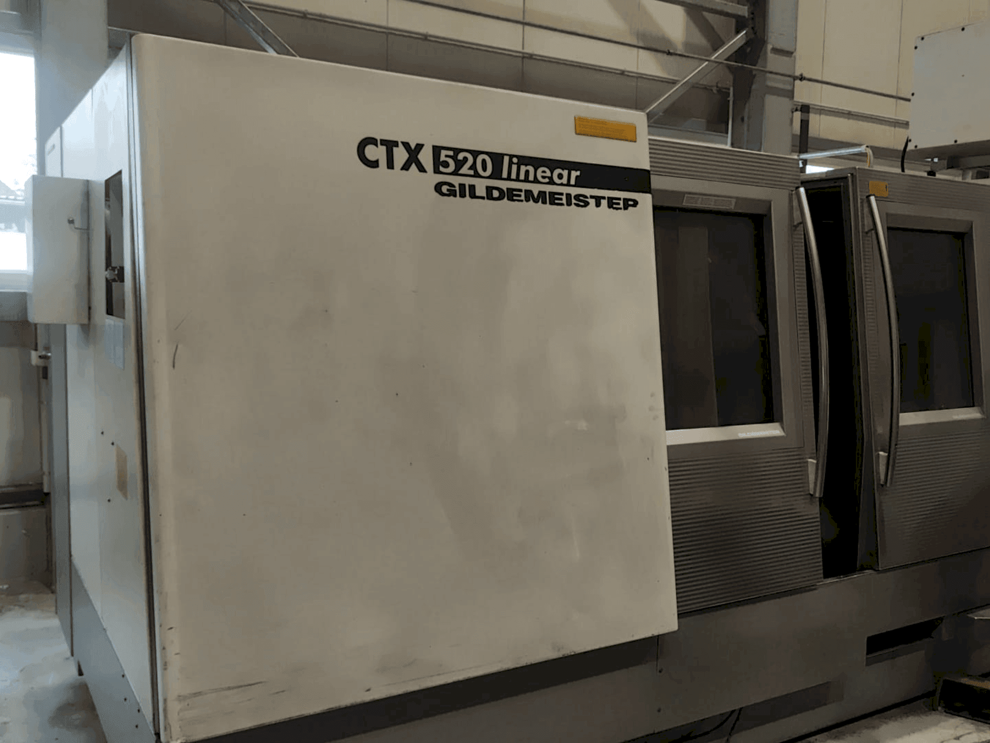Prikaz stroja Gildemeister CTX 520 linear sprijeda