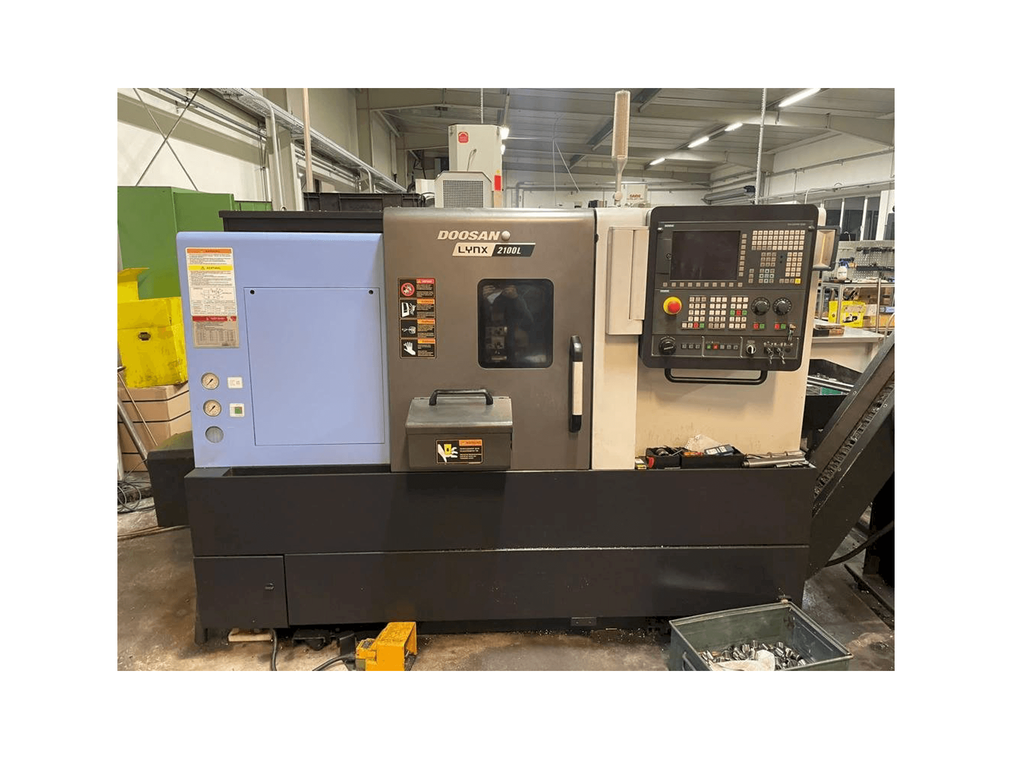 Prikaz stroja Doosan Lynx 2100LB sprijeda