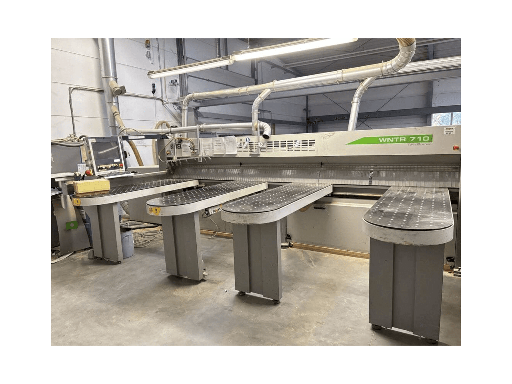 Prikaz stroja SELCO WNTR 710 sprijeda