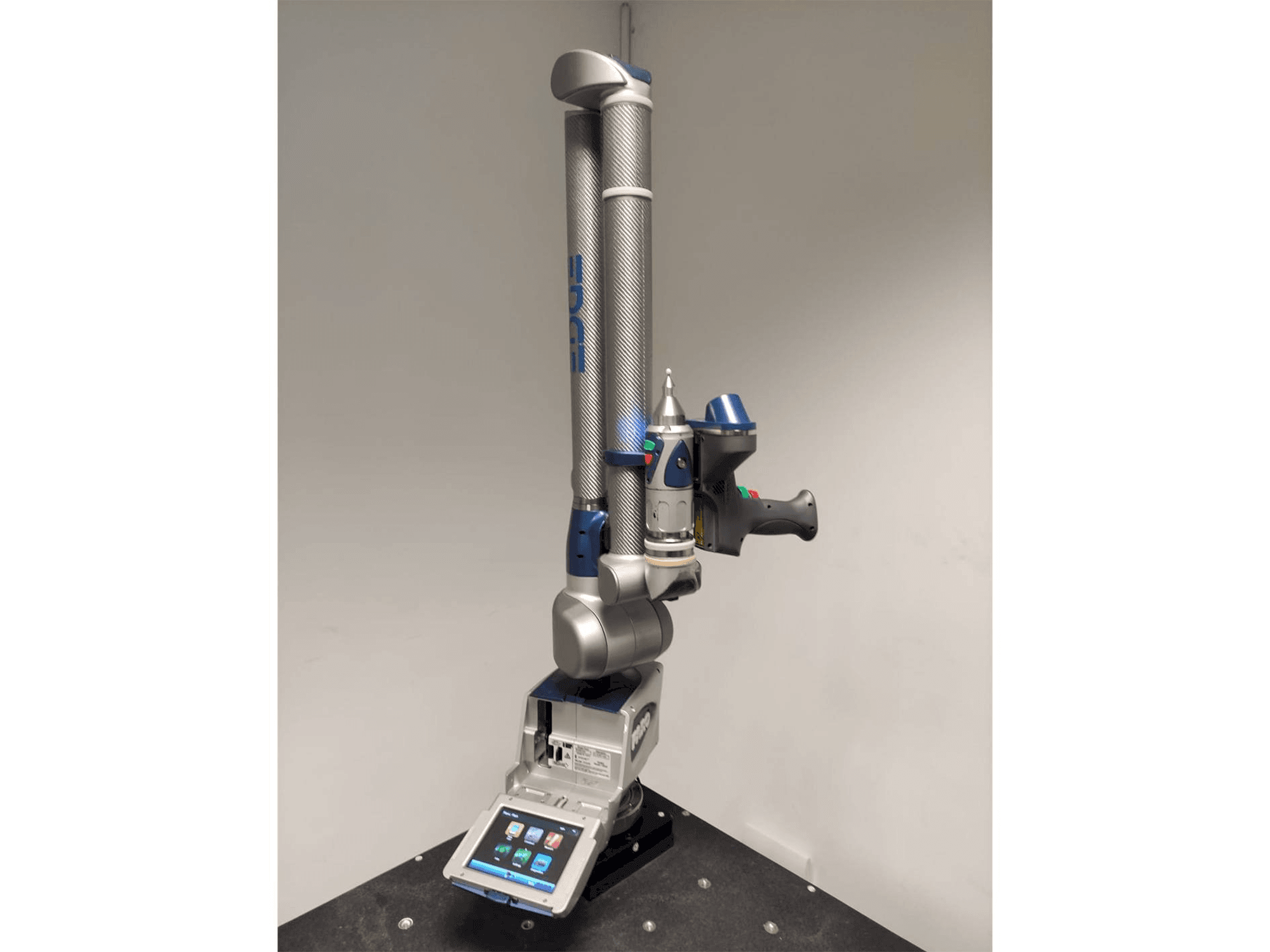 Prikaz stroja Faro Edge ScanArm 2.7 sprijeda