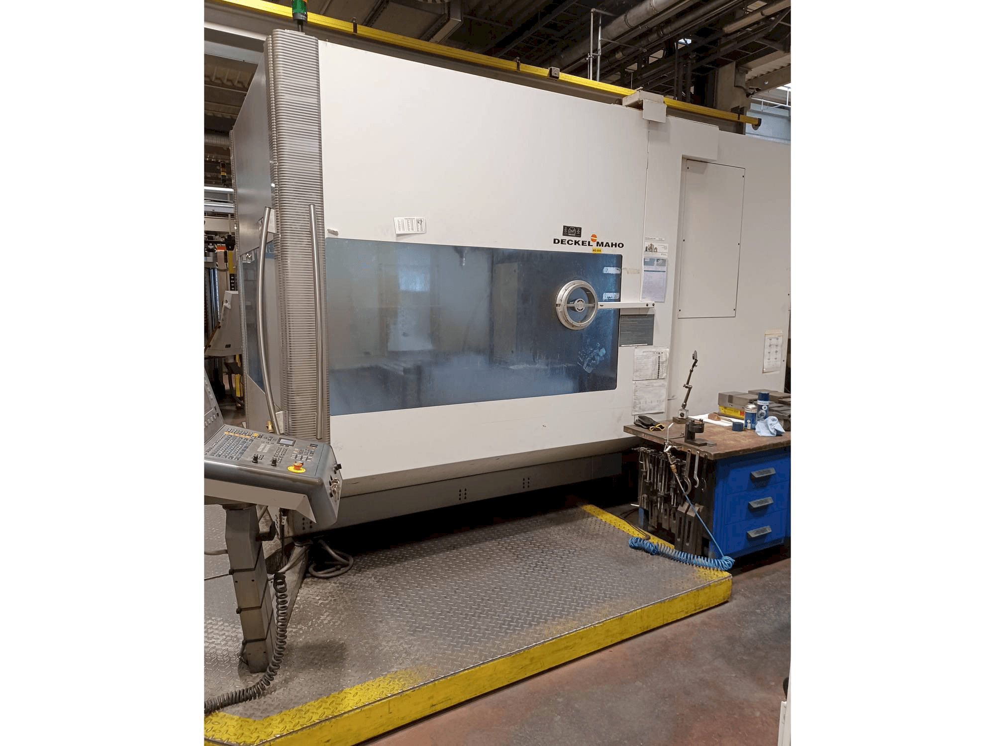 Prikaz stroja DECKEL MAHO DMU 125 T hi-dyn sprijeda