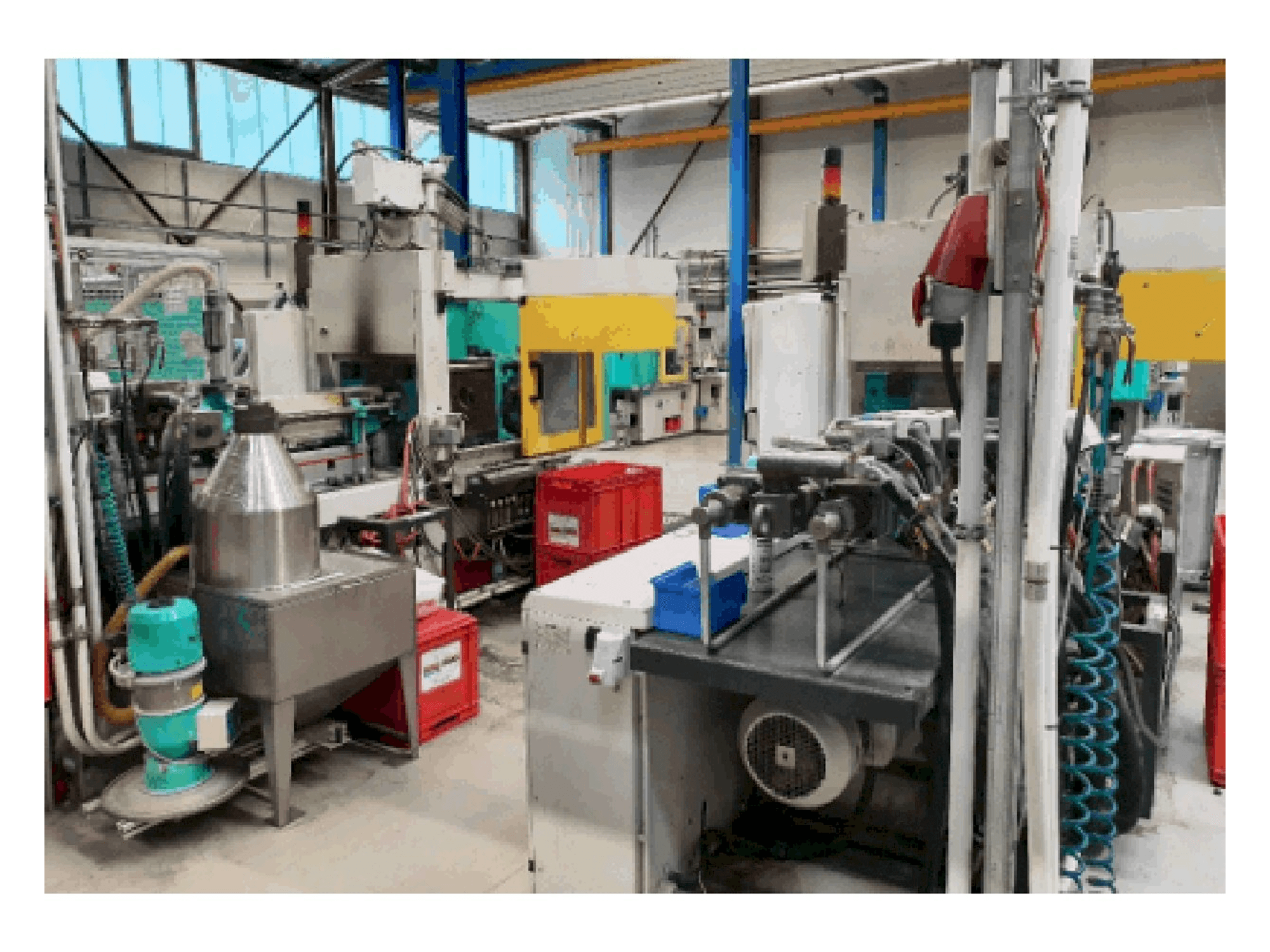 Prikaz bočne strane stroja Arburg 320 C 600-250