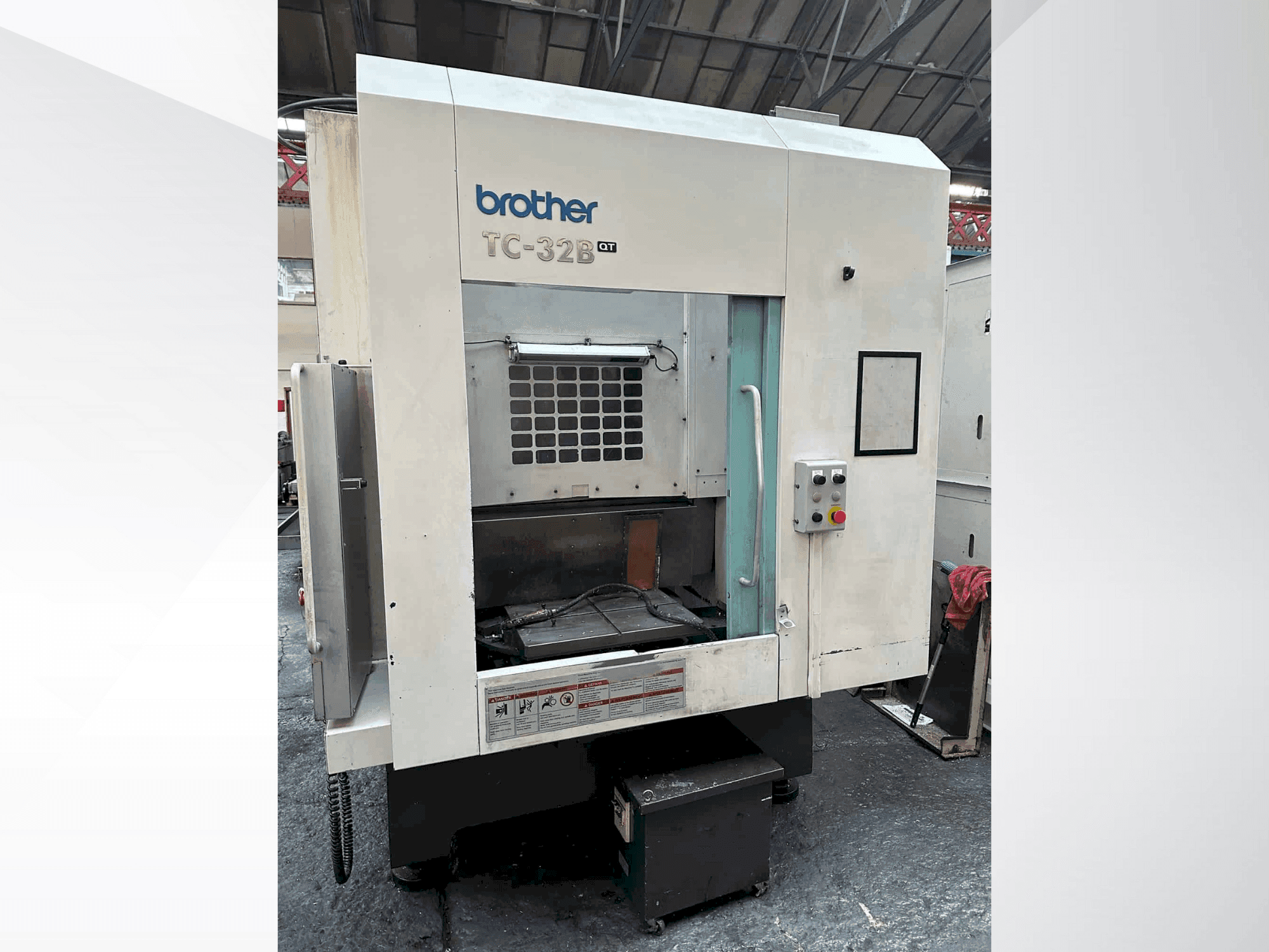 Prikaz stroja Brother TC-32B QT sprijeda