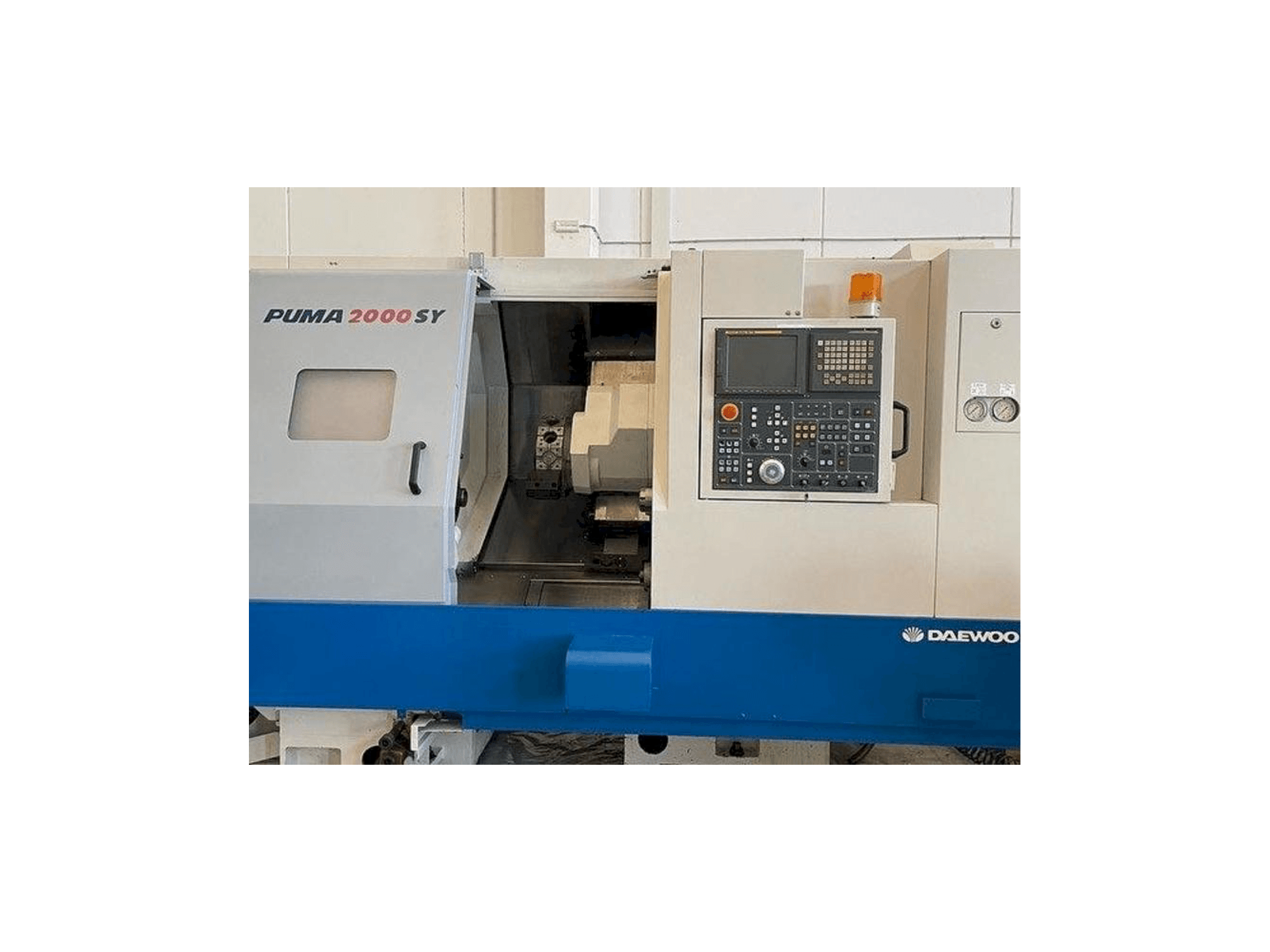 Prikaz stroja Doosan Puma 2000SY sprijeda