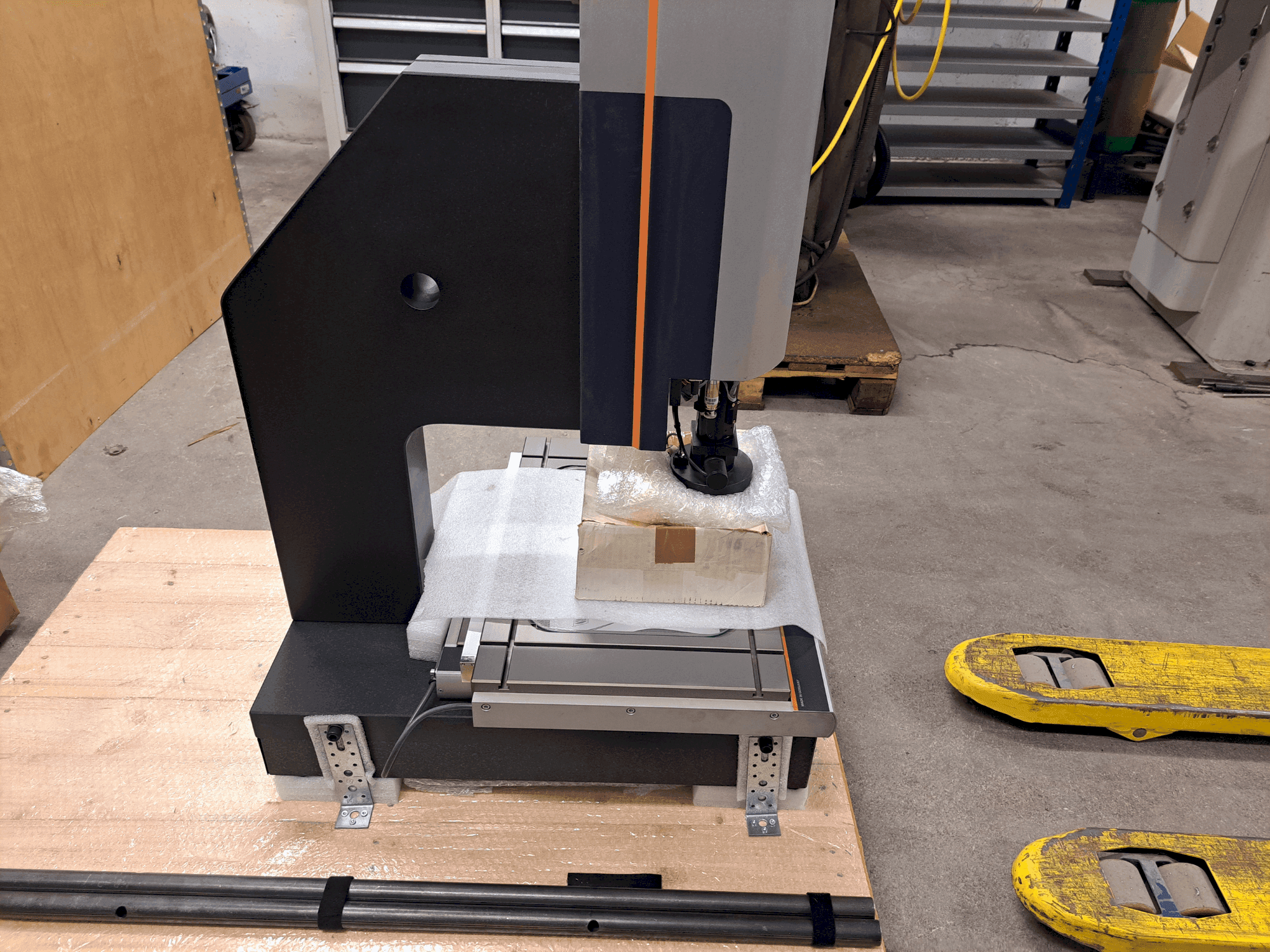 Prikaz stroja HEINRICH SCHNEIDER MM1-300 CNC MZ TP20 sprijeda