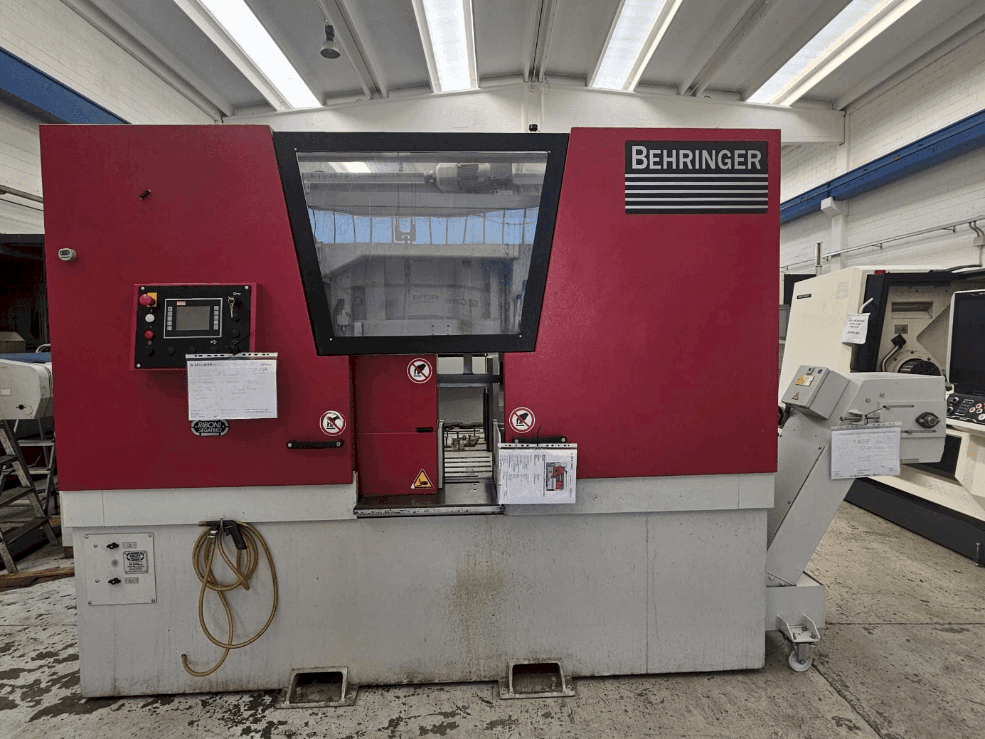 Prikaz stroja Behringer HBE 511 A sprijeda