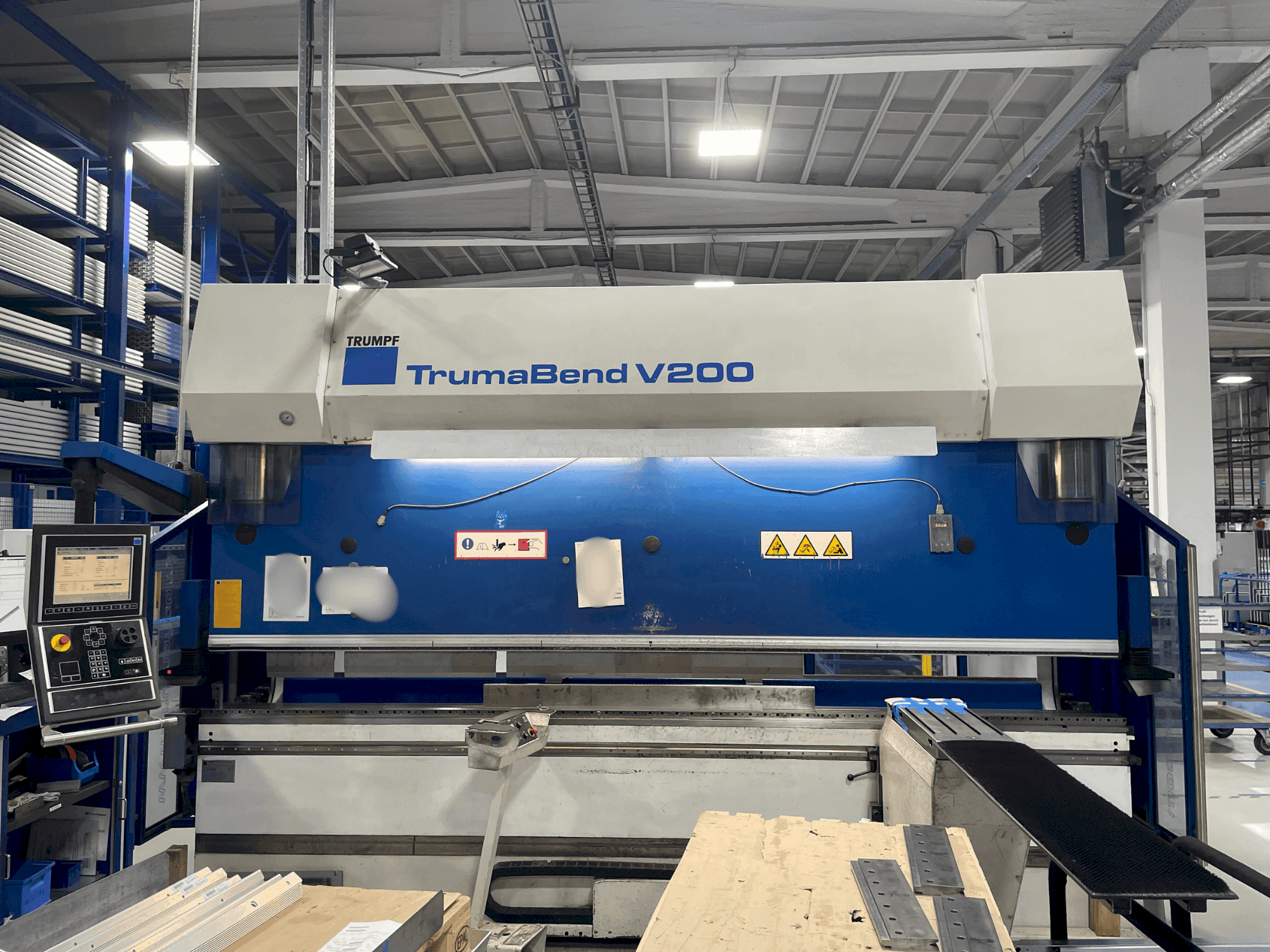 Prikaz stroja TRUMPF TrumaBend V200 sprijeda