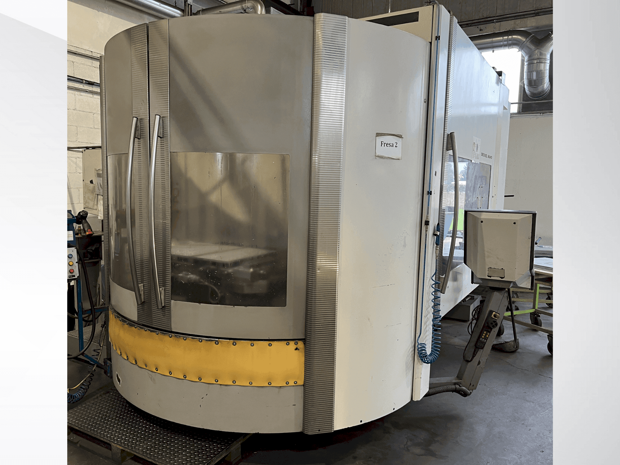 Prikaz stroja DMG DECKEL MAHO DMC 125 U sprijeda