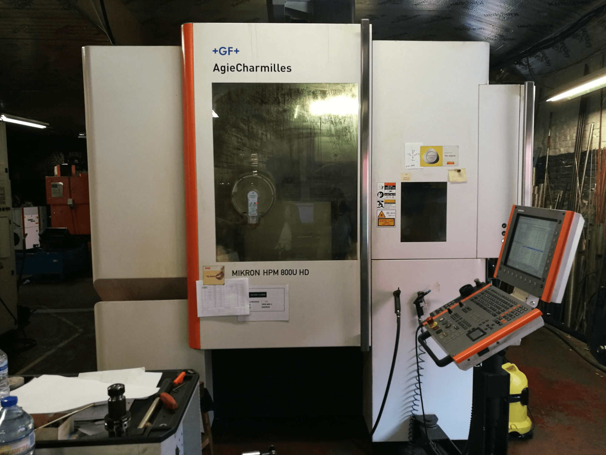 Prikaz stroja AgieCharmilles MIKRON HPM 800U HD sprijeda