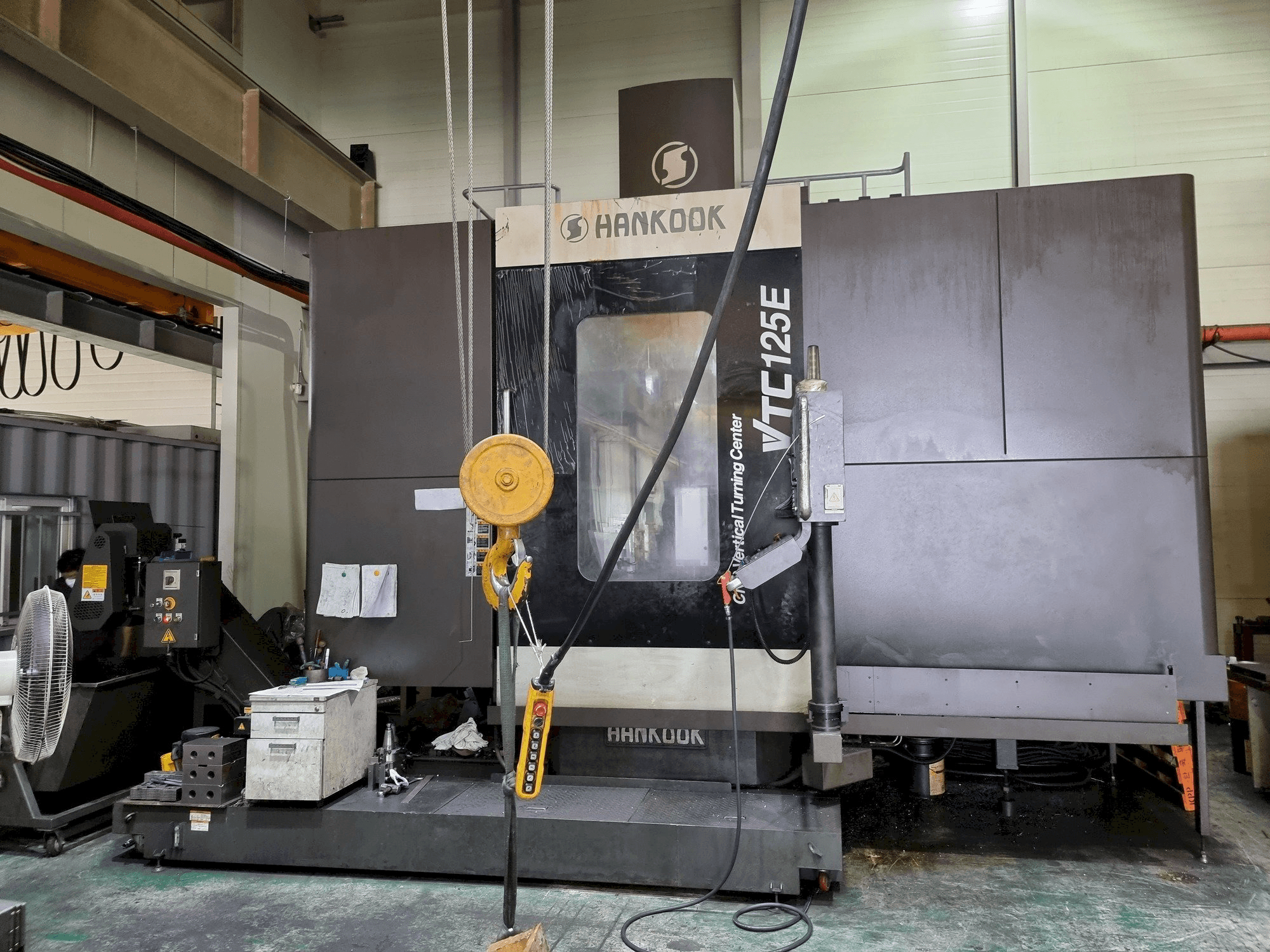 Prikaz stroja HANKOOK VTC125E sprijeda