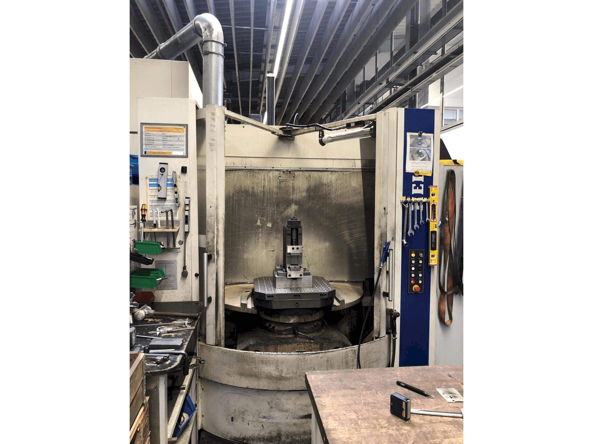 Prikaz stroja HELLER MCH 250 sprijeda