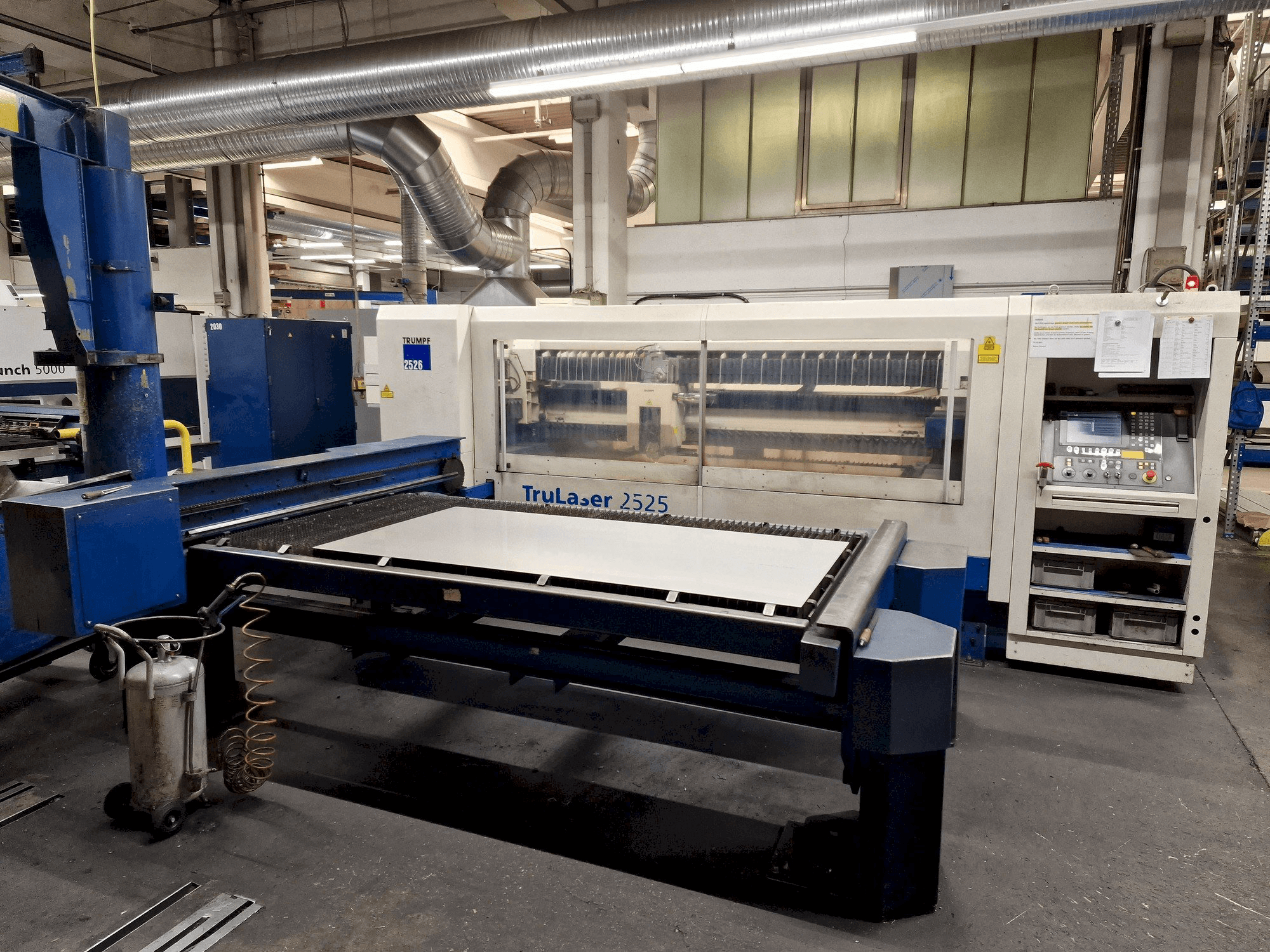 Prikaz stroja Trumpf TruLaser 2525 4kW sprijeda