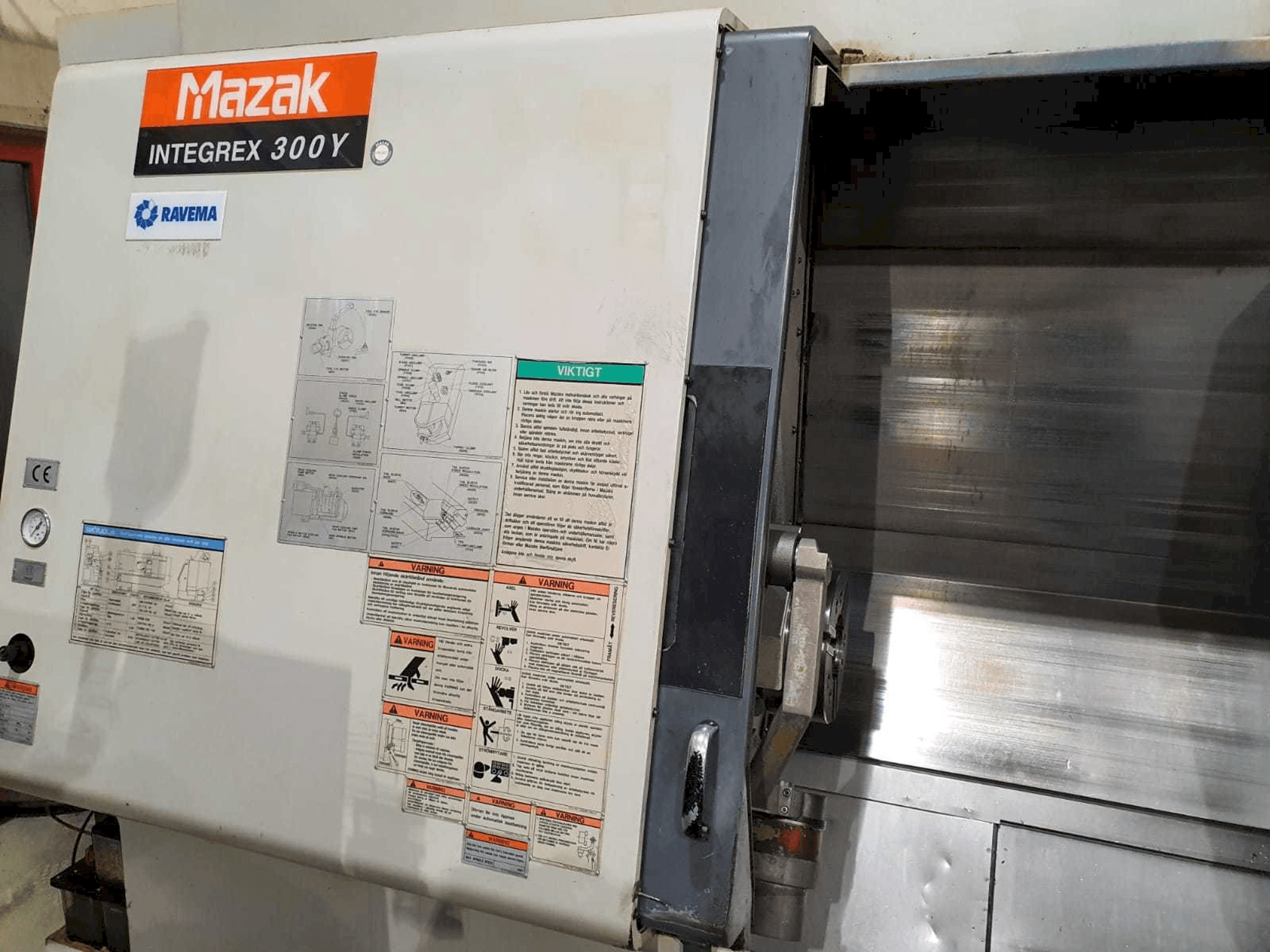 Prikaz stroja Mazak Integrex 300Y sprijeda