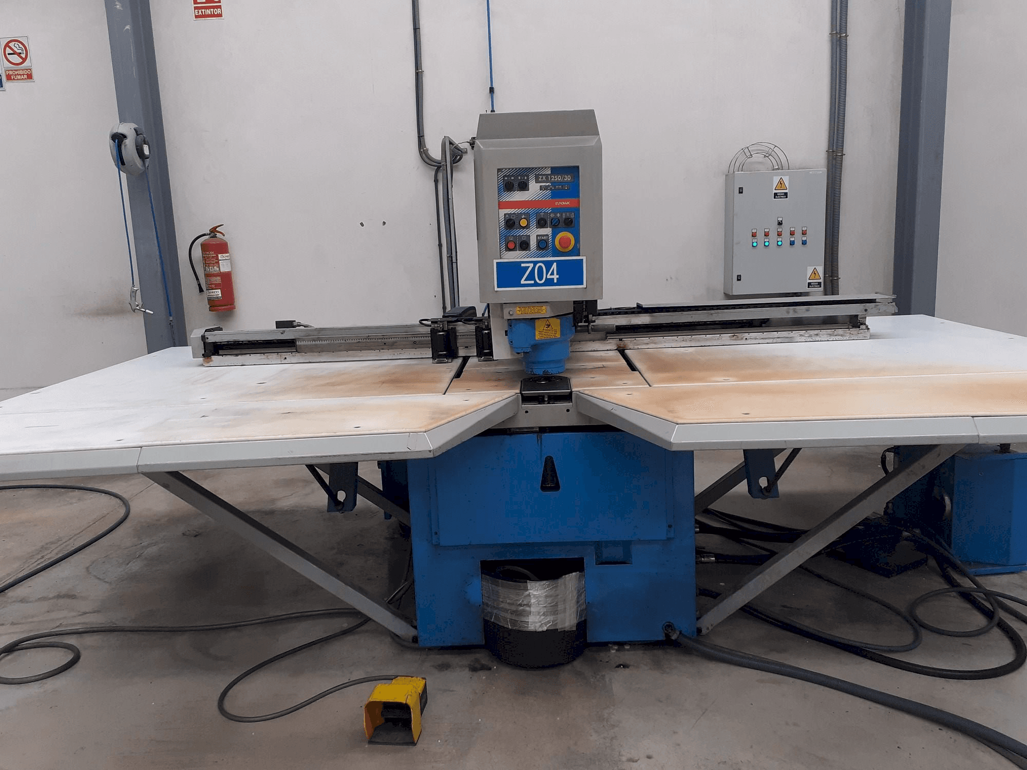 Prikaz stroja Euromac ZX125-30 sprijeda