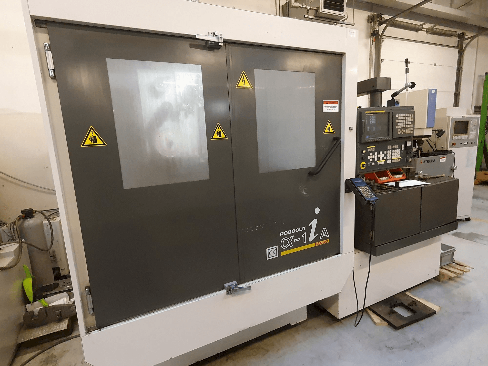 Prikaz stroja FANUC Robocut Alpha-1iA sprijeda