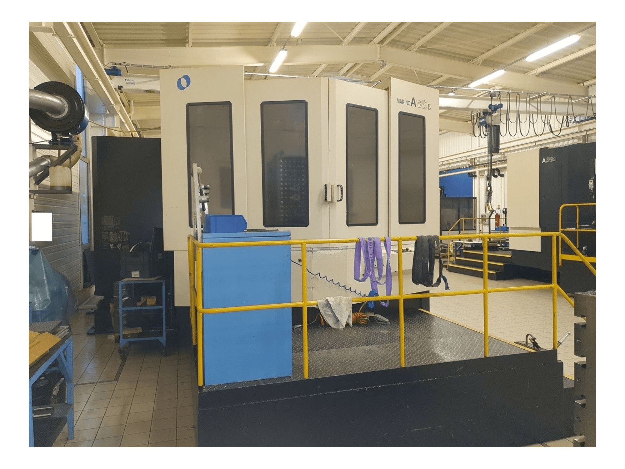 Prikaz stroja Makino A99 sprijeda