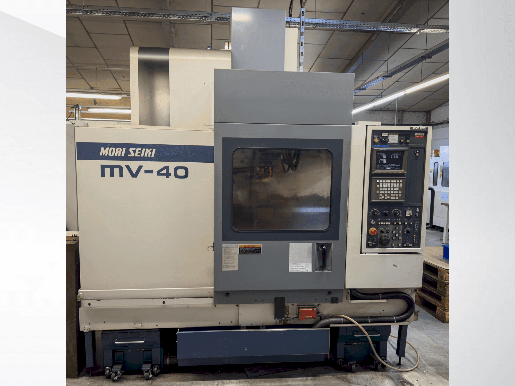 Prikaz stroja MORI SEIKI MV 40B/40 sprijeda