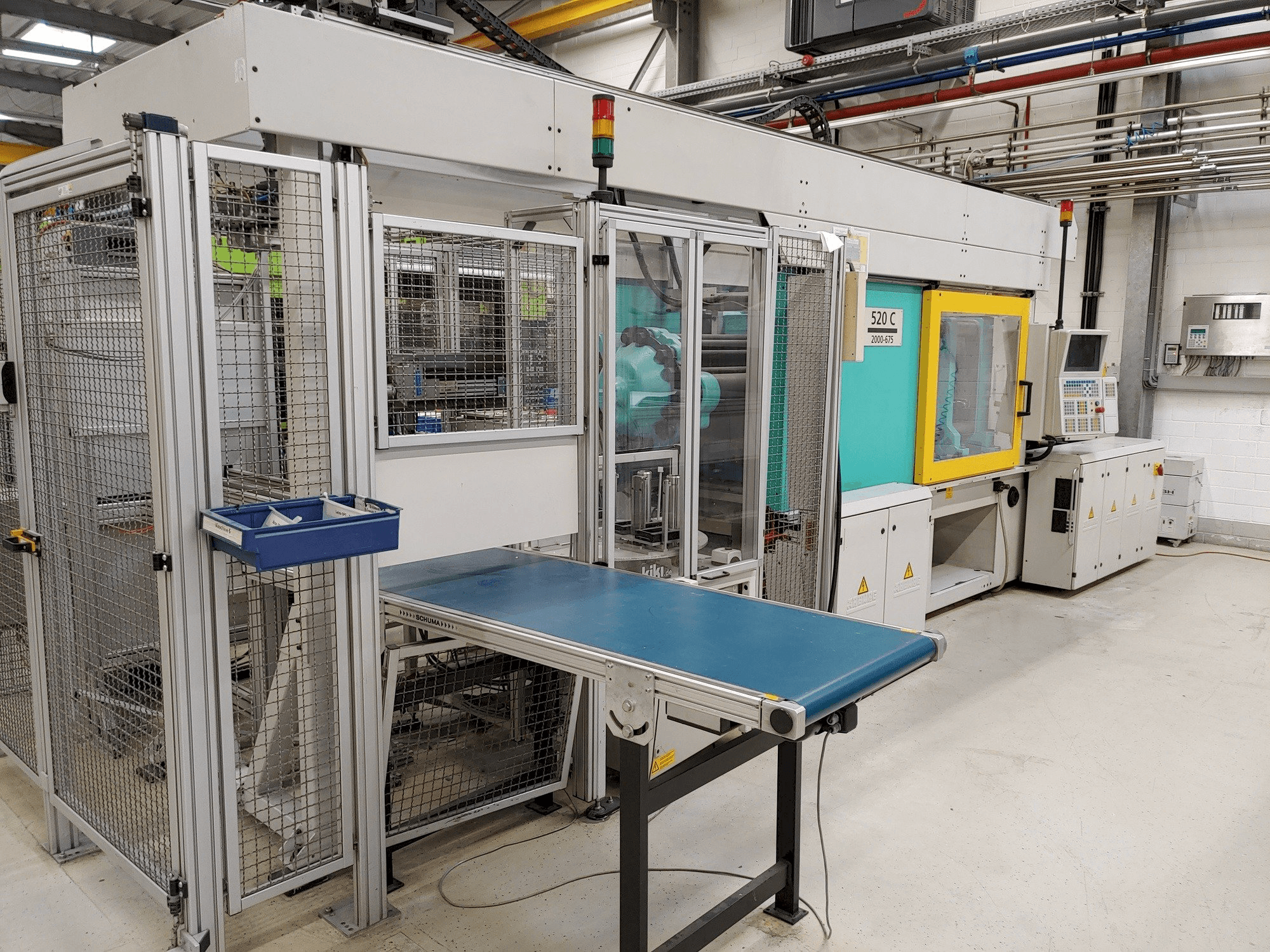 Prikaz stroja Arburg Allrounder 520 C 2000-675 sprijeda