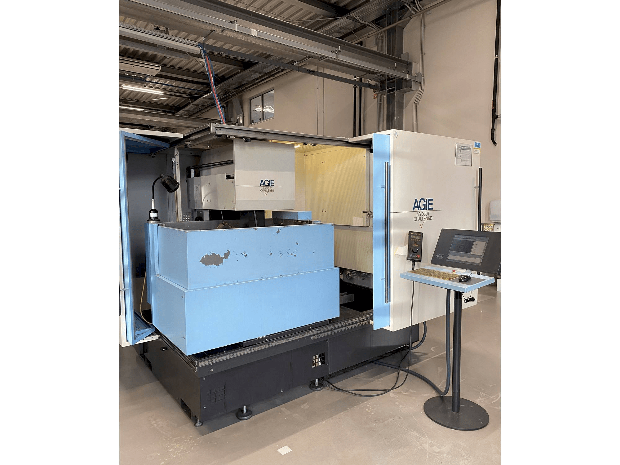 Prikaz stroja AGIE AGIECUT VERTEX 3 sprijeda