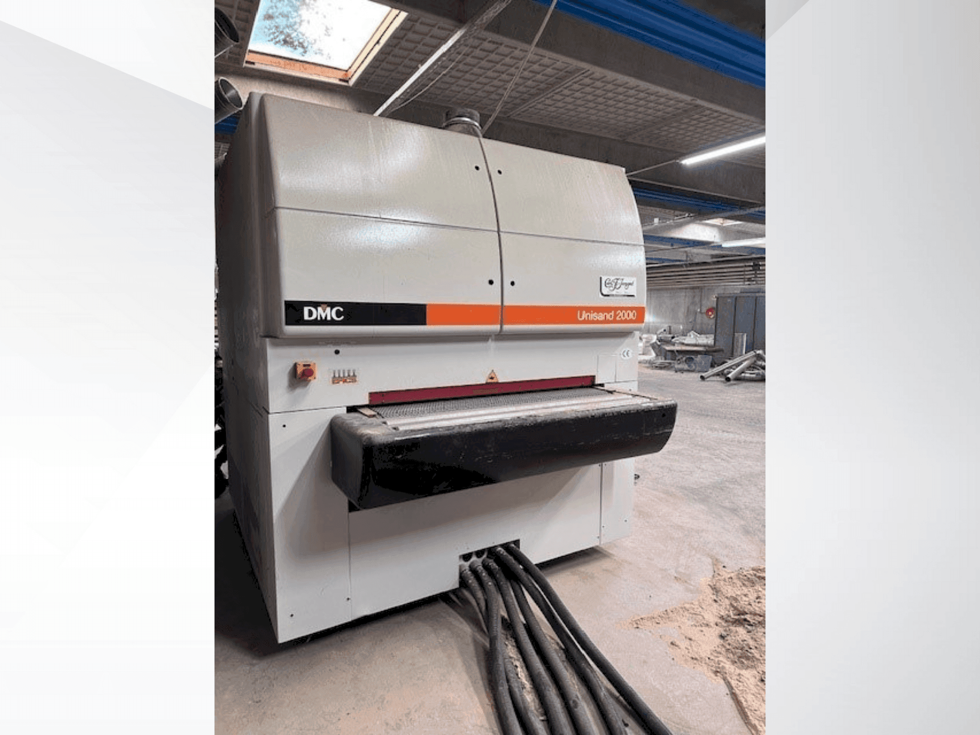 Prikaz stroja DMC US 2000 M4 sprijeda