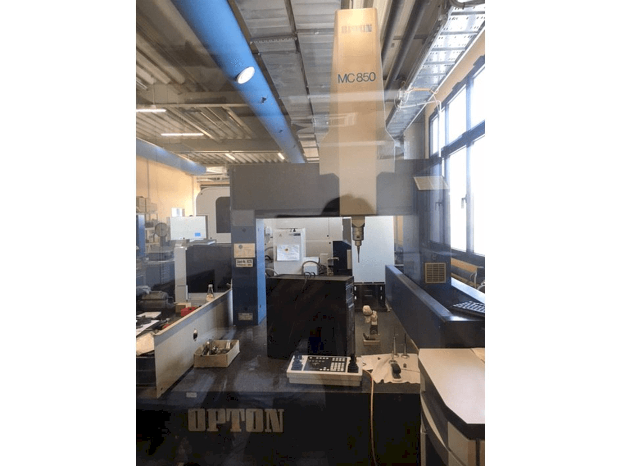 Prikaz stroja ZEISS Opton MC 850 sprijeda