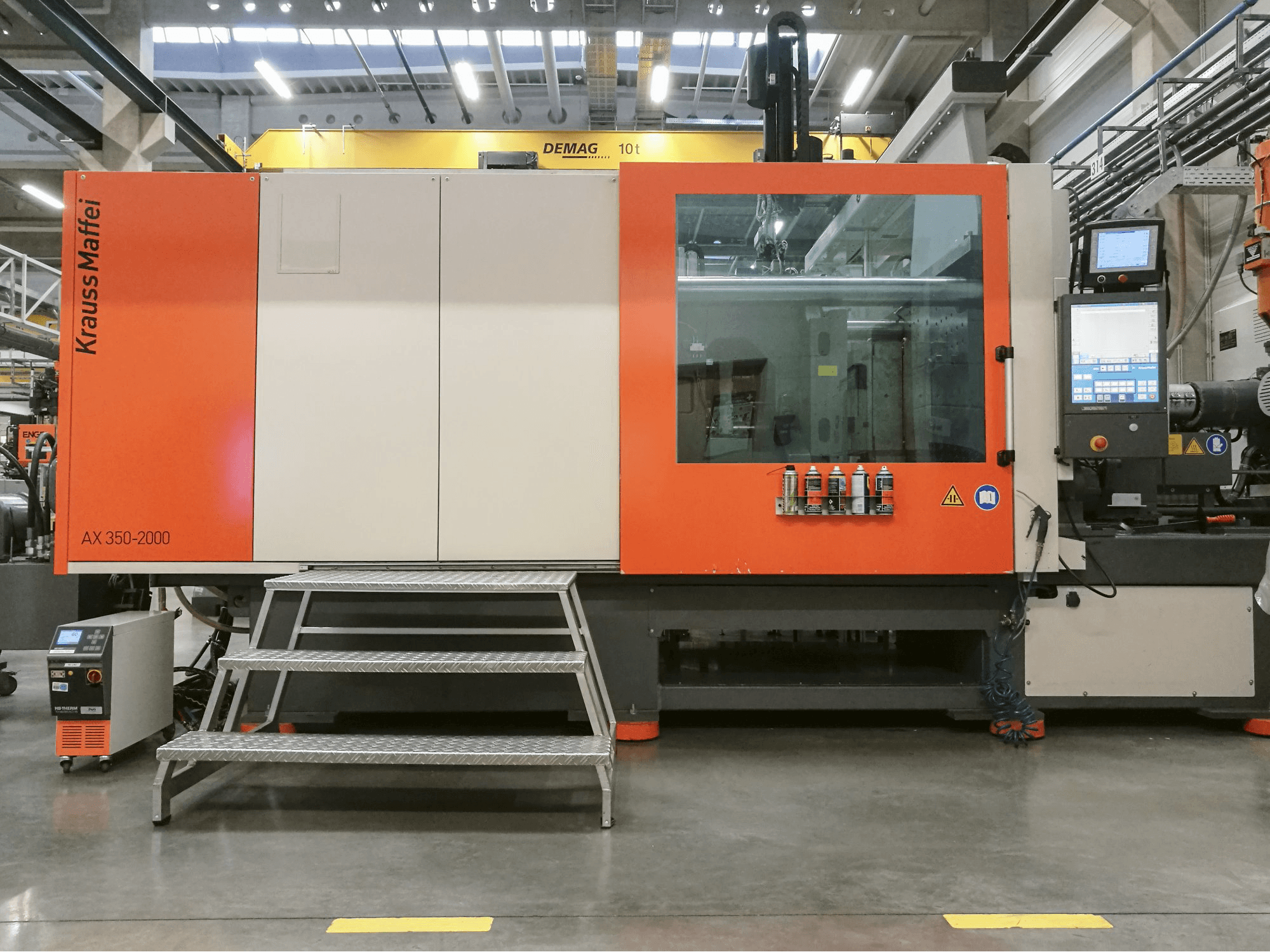 Prikaz stroja Krauss Maffei 350-2000 AX sprijeda