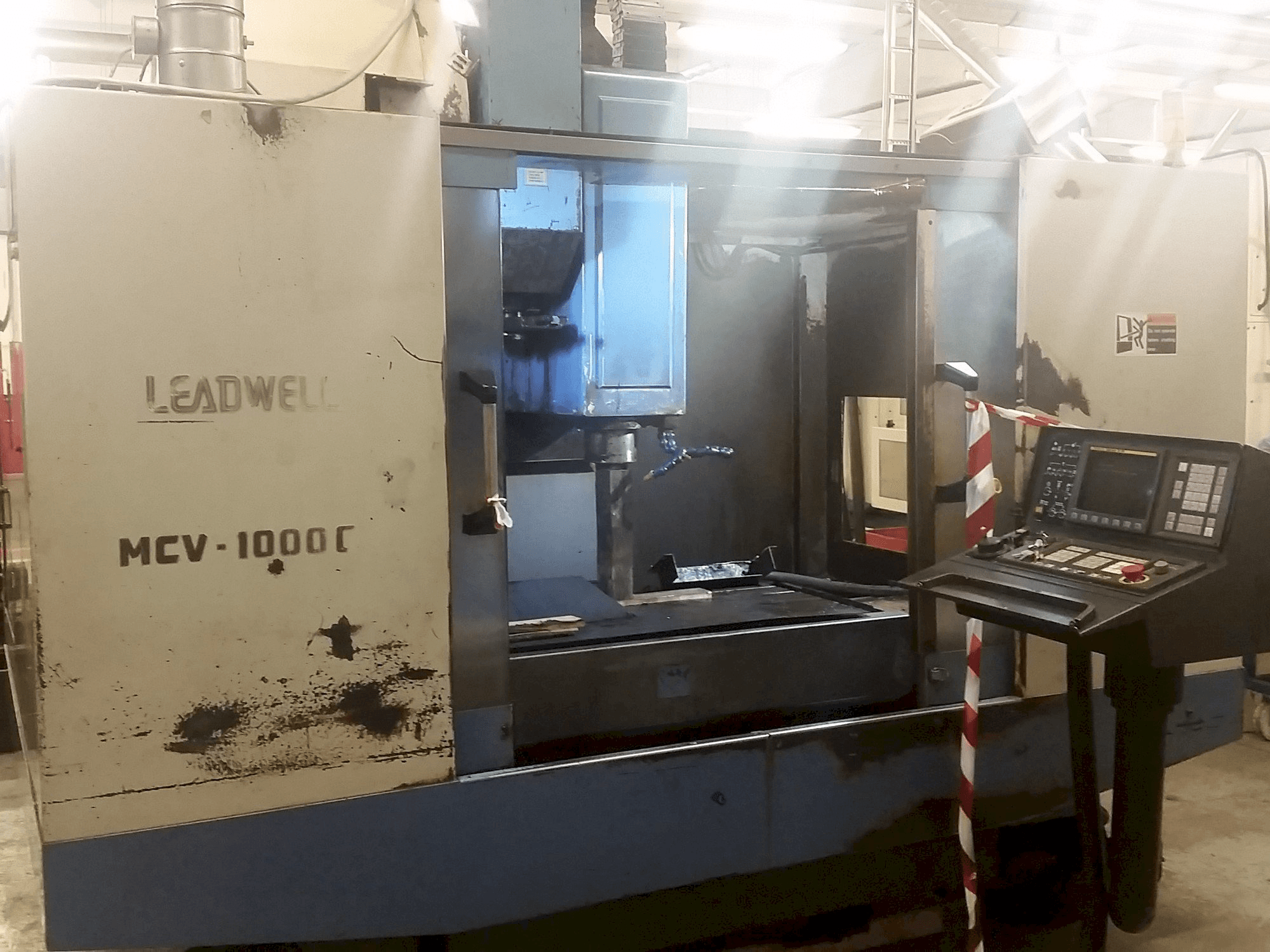Prikaz stroja Leadwell MCV-1000CR sprijeda