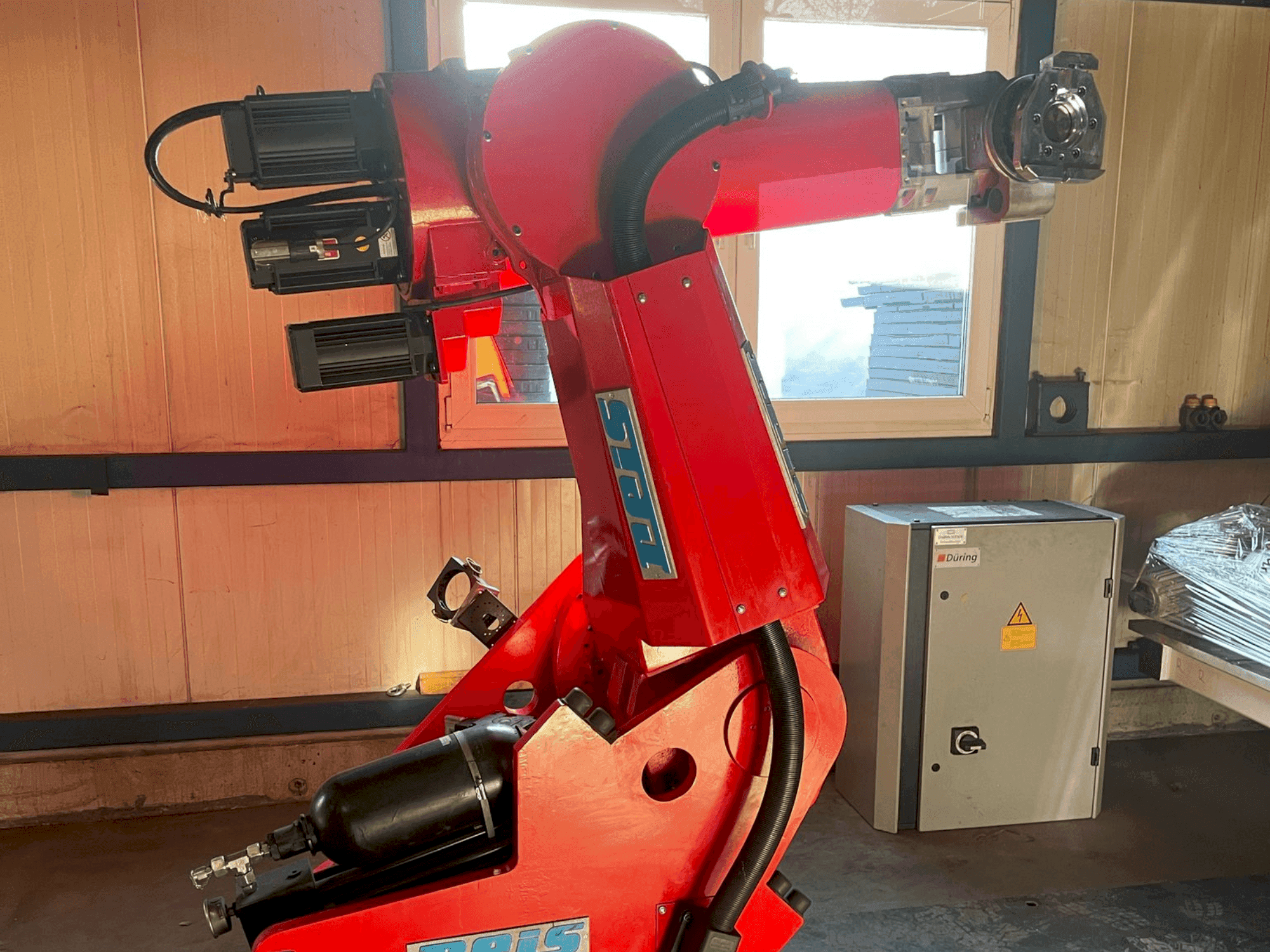 Prikaz stroja Reis SRV 130 sprijeda