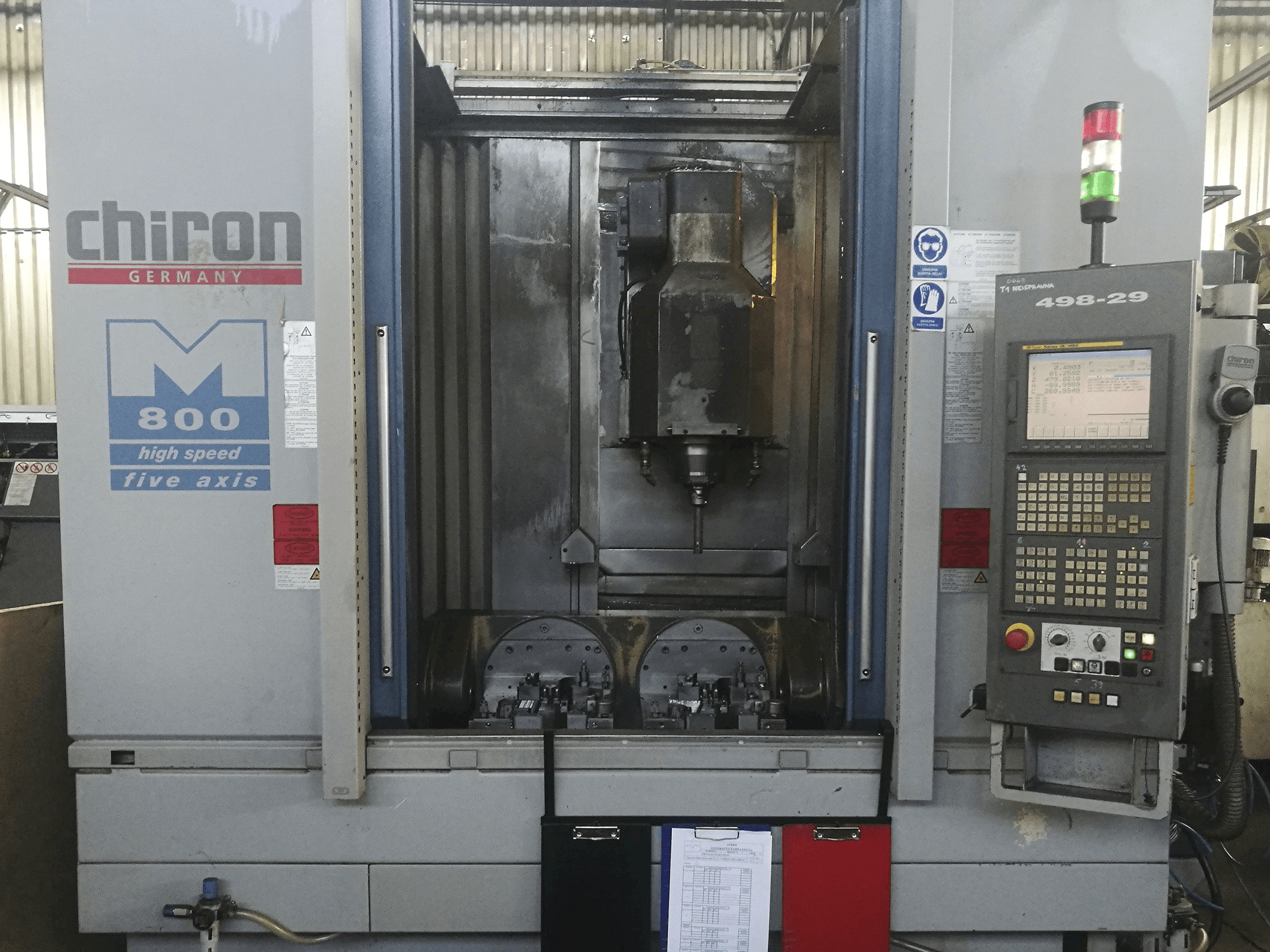 Prikaz stroja CHIRON MILL 800 sprijeda