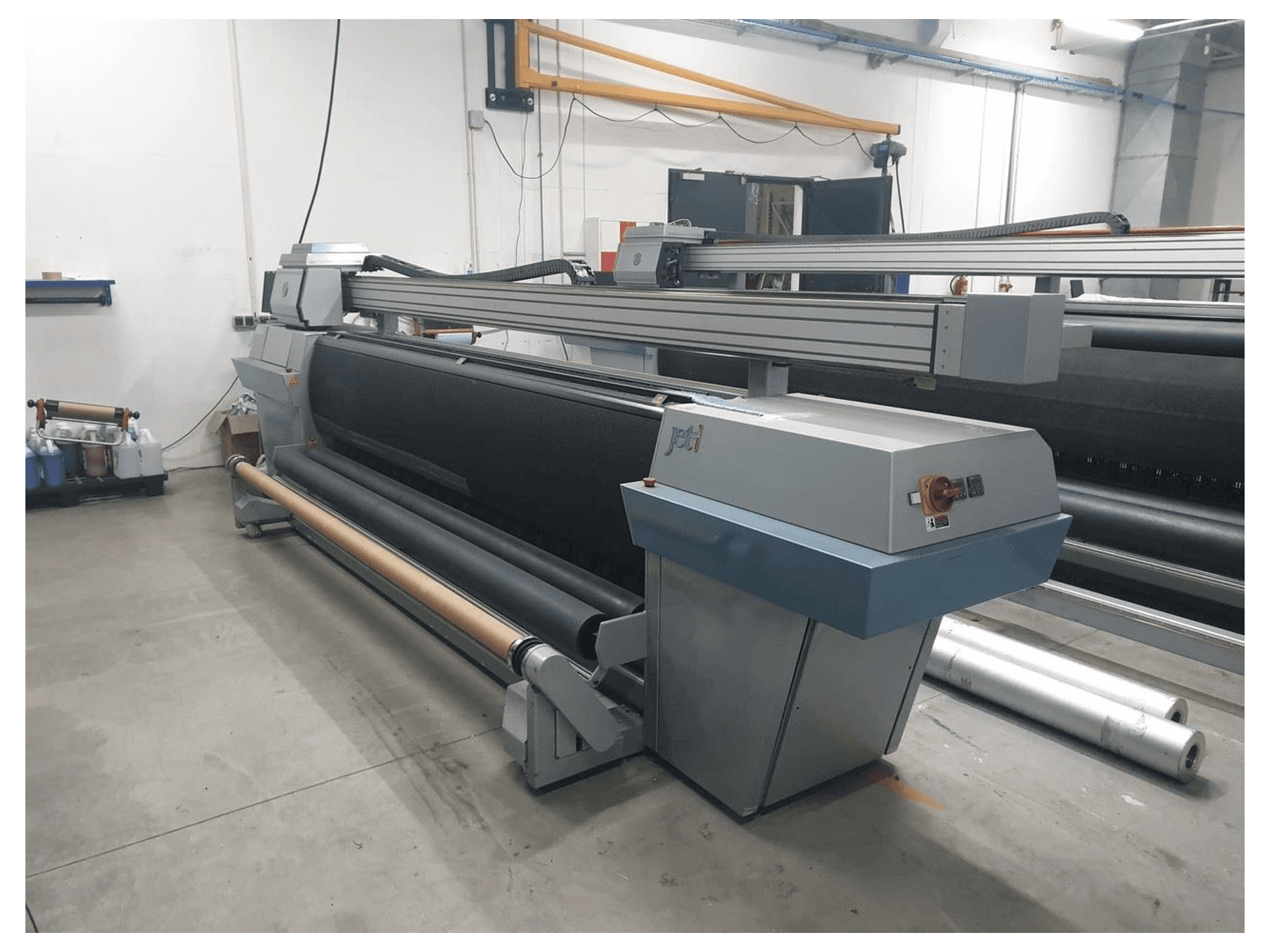 Prikaz stroja JETI 3300 sprijeda