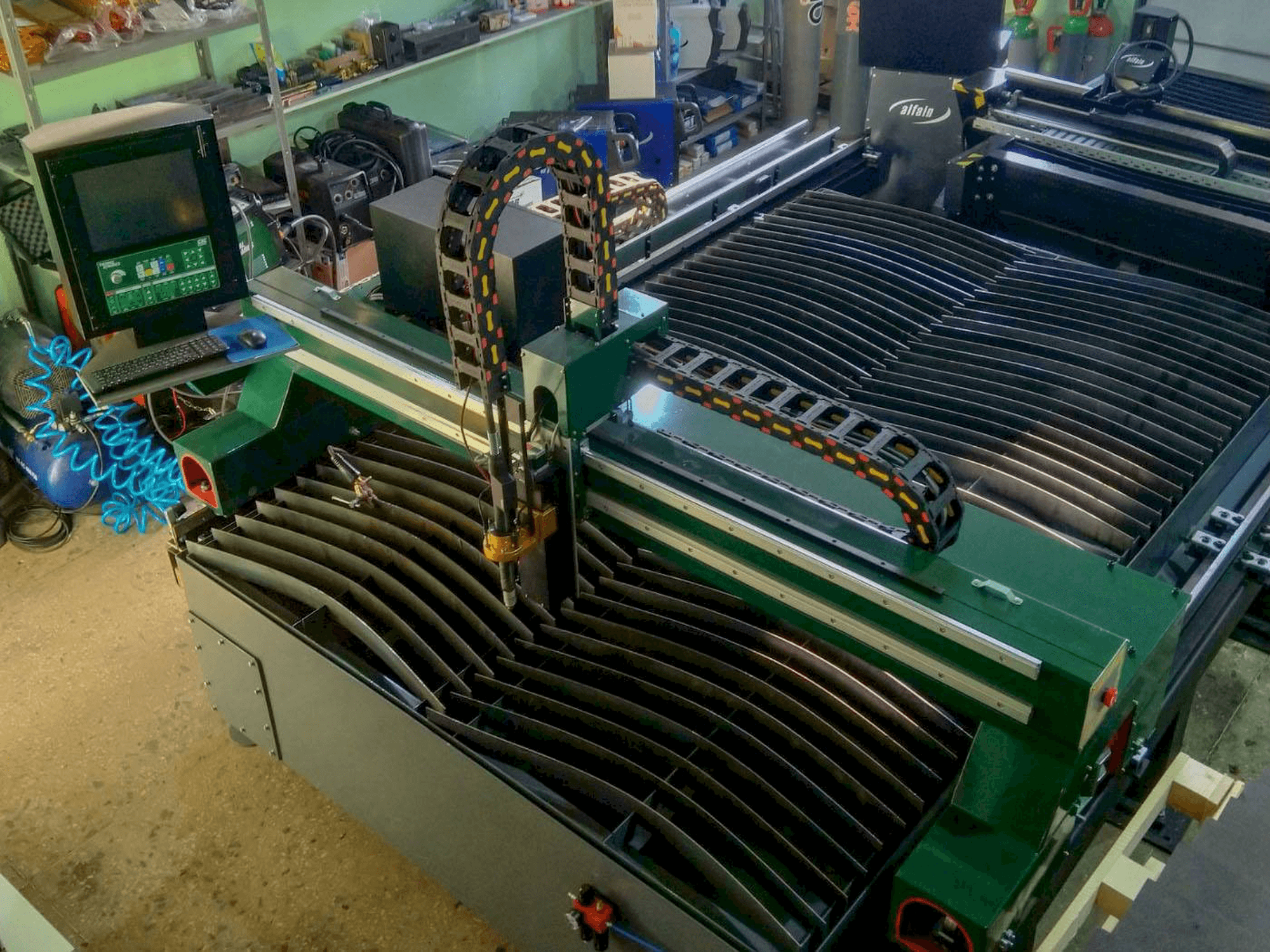 Prikaz stroja Huawei HNC-2500W sprijeda