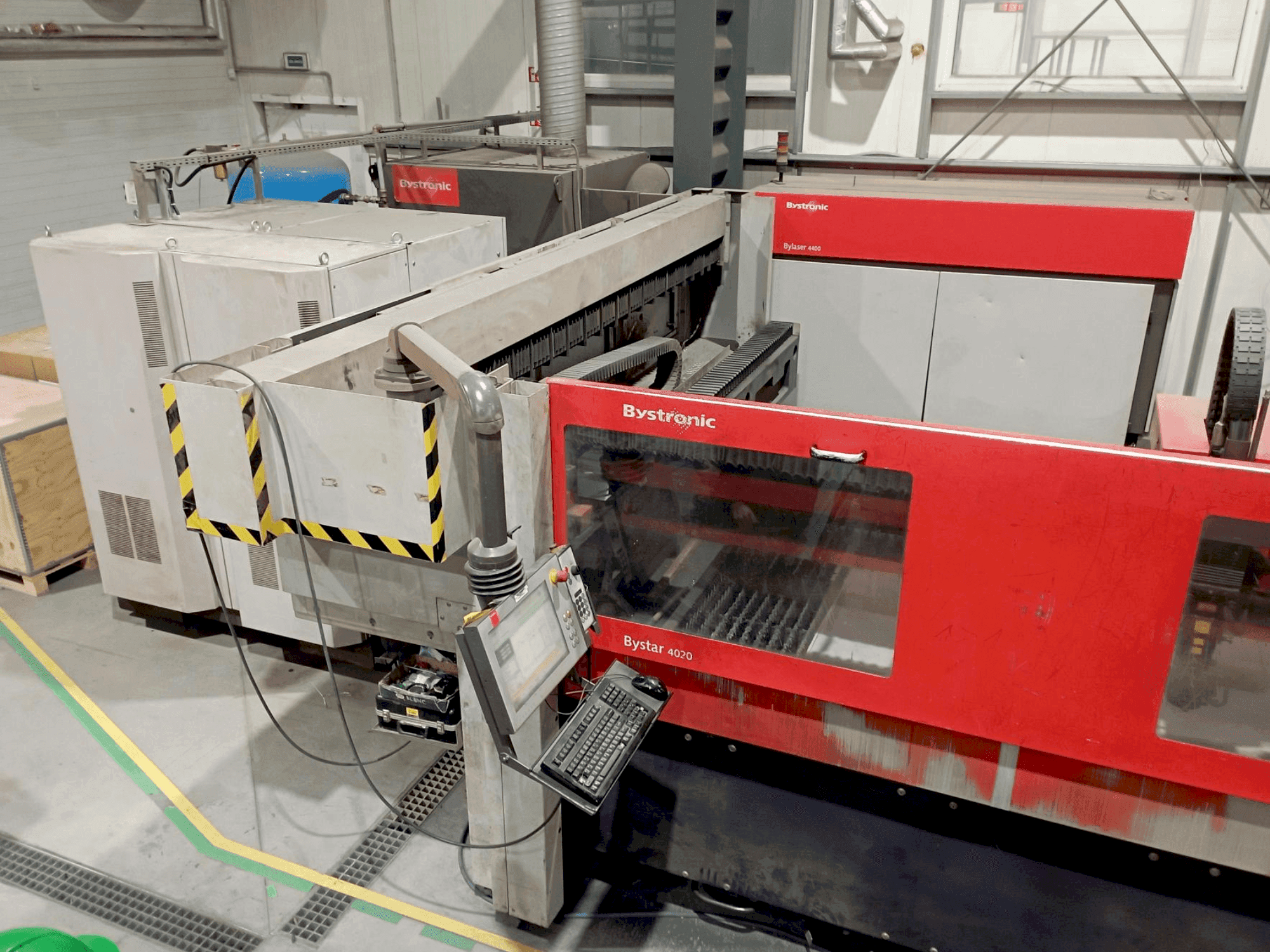 Prikaz stroja Bystronic ByStar 4020 with ByLaser 4400 sprijeda