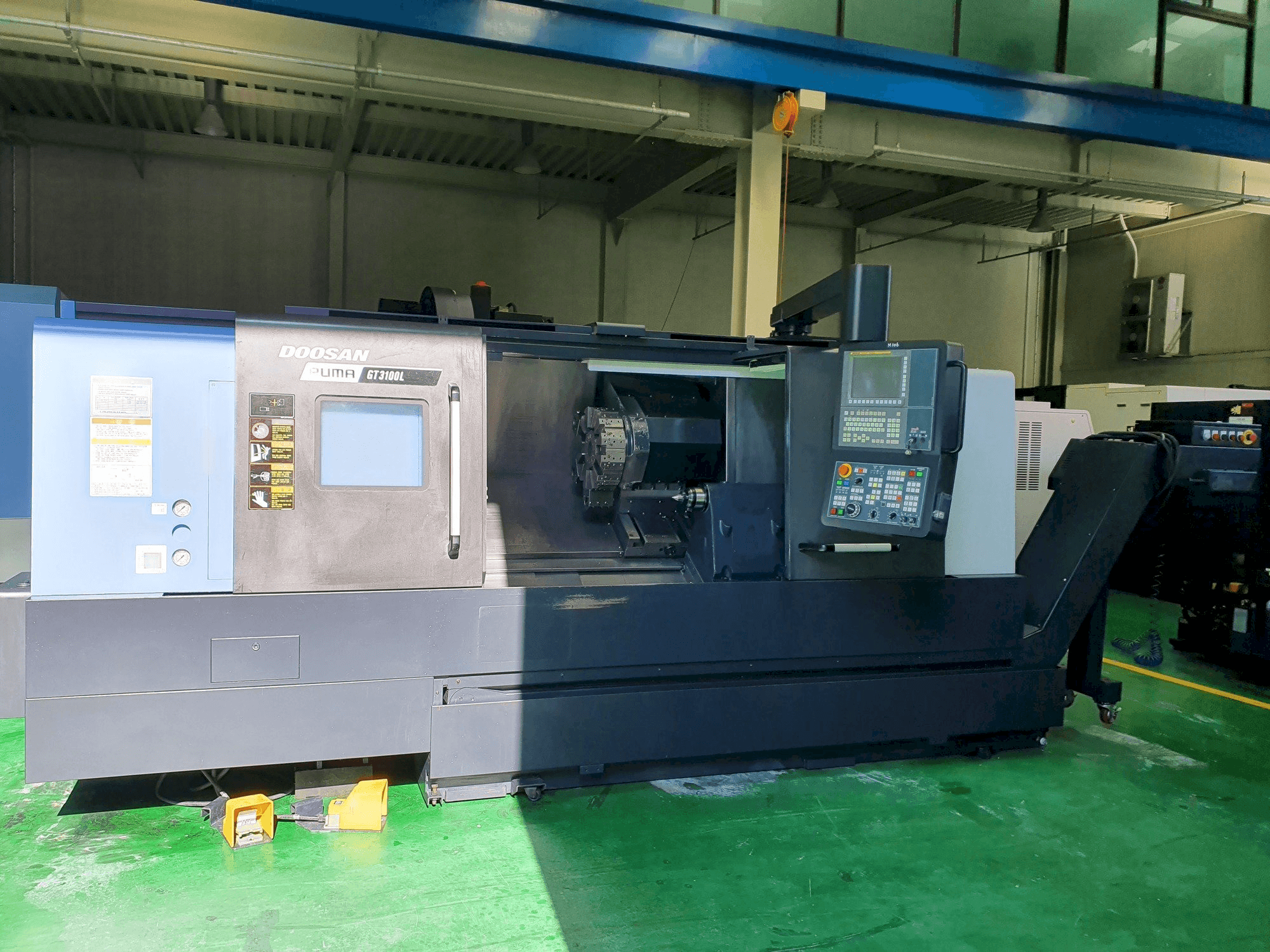 Prikaz stroja Doosan PUMA GT3100L sprijeda