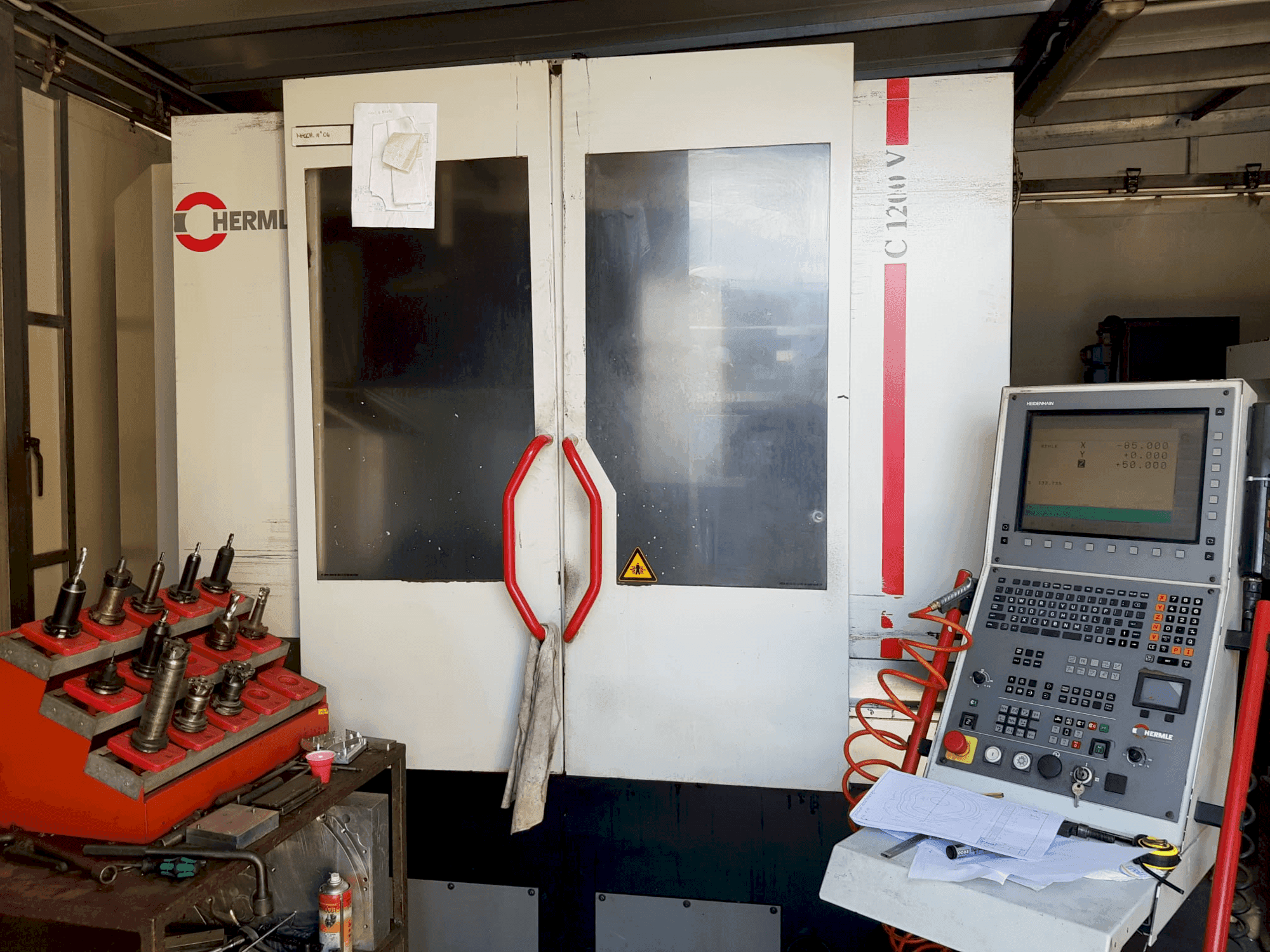 Prikaz stroja HERMLE C 1200 V sprijeda