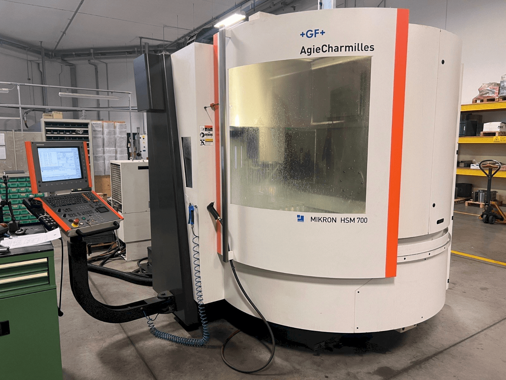 Prikaz stroja AgieCharmilles MIKRON HSM 700 sprijeda