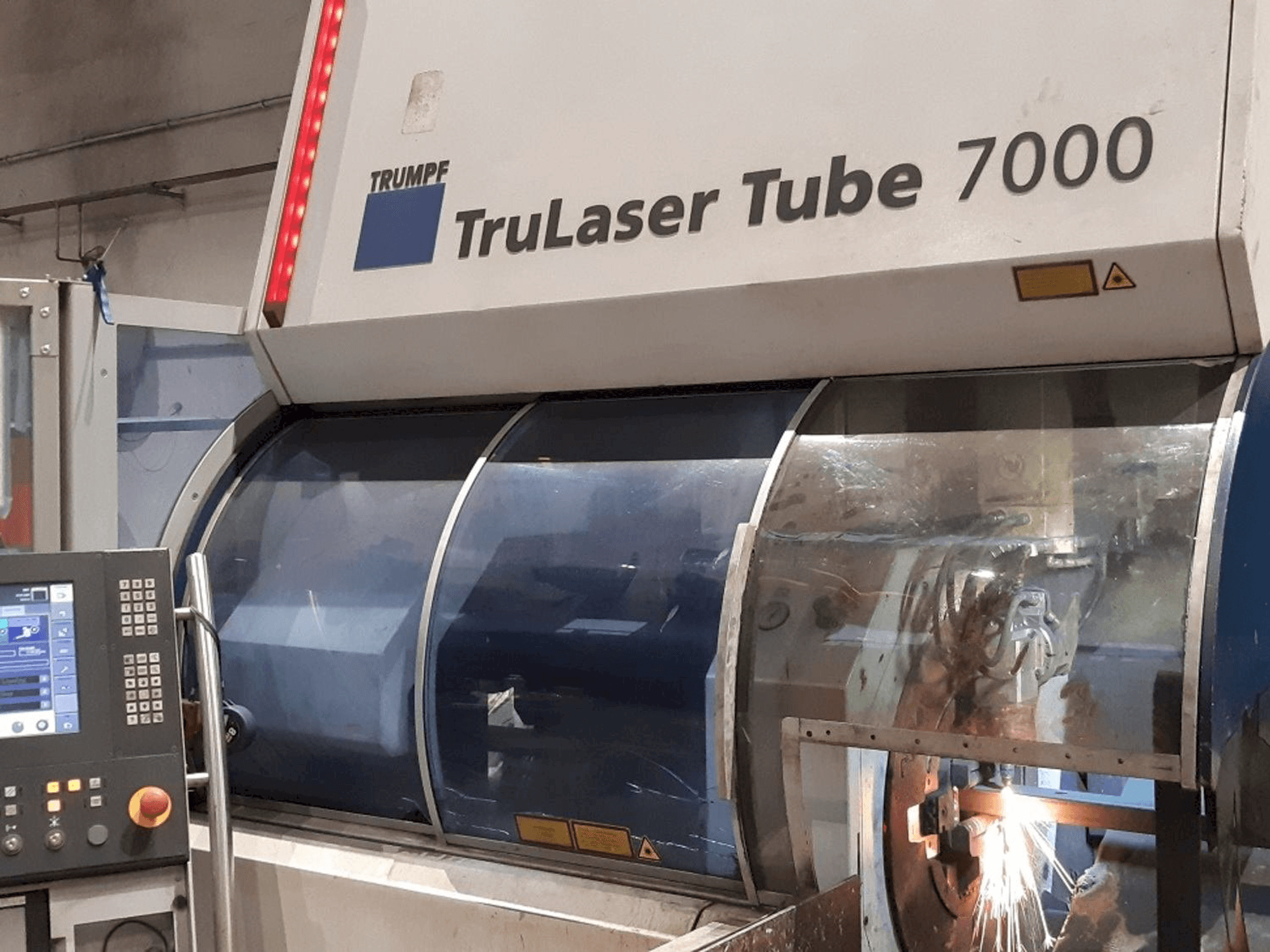 Prikaz stroja Trumpf TruLaser Tube 7000 sprijeda