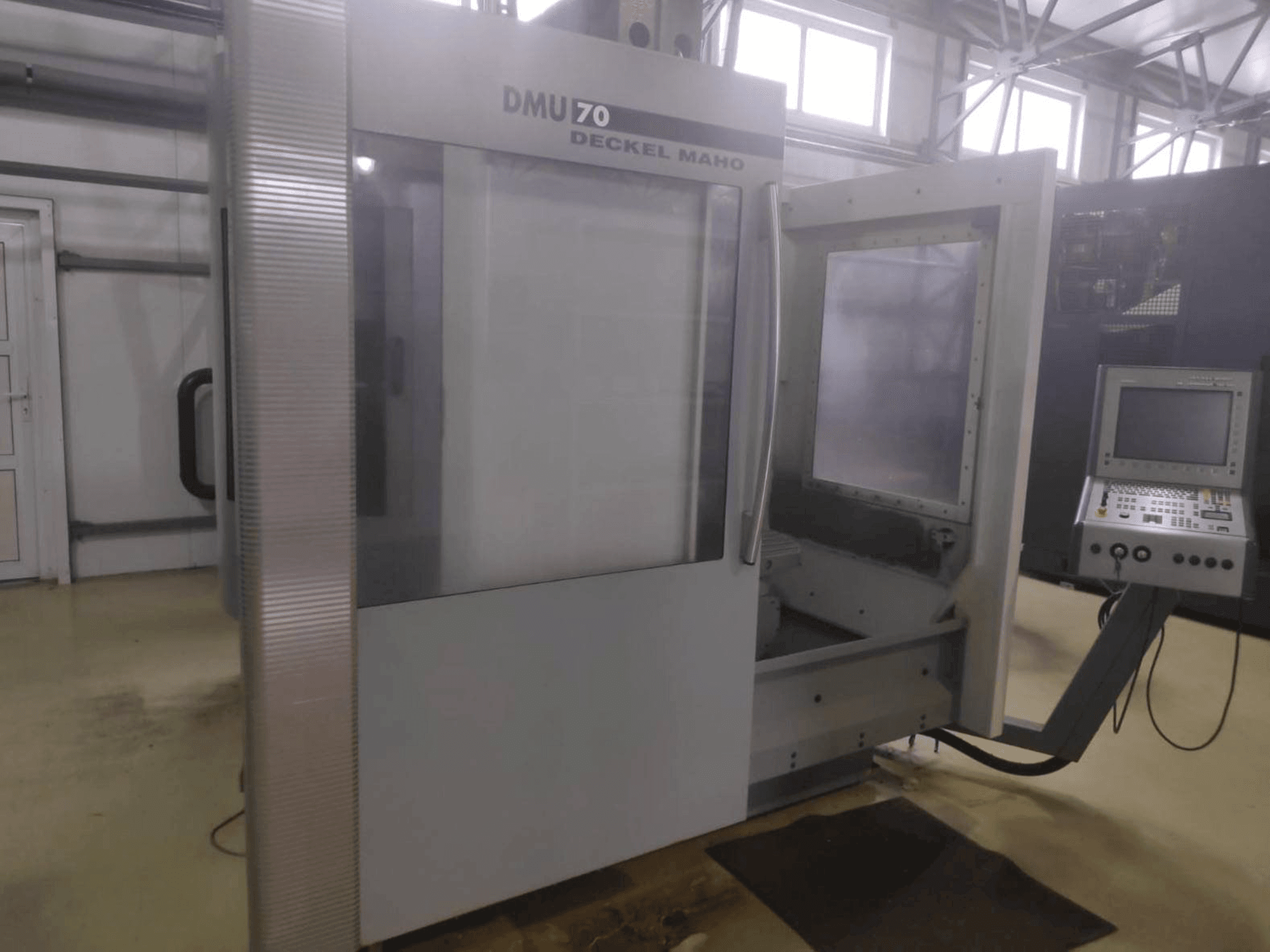 Prikaz stroja DECKEL MAHO DMU 70 sprijeda