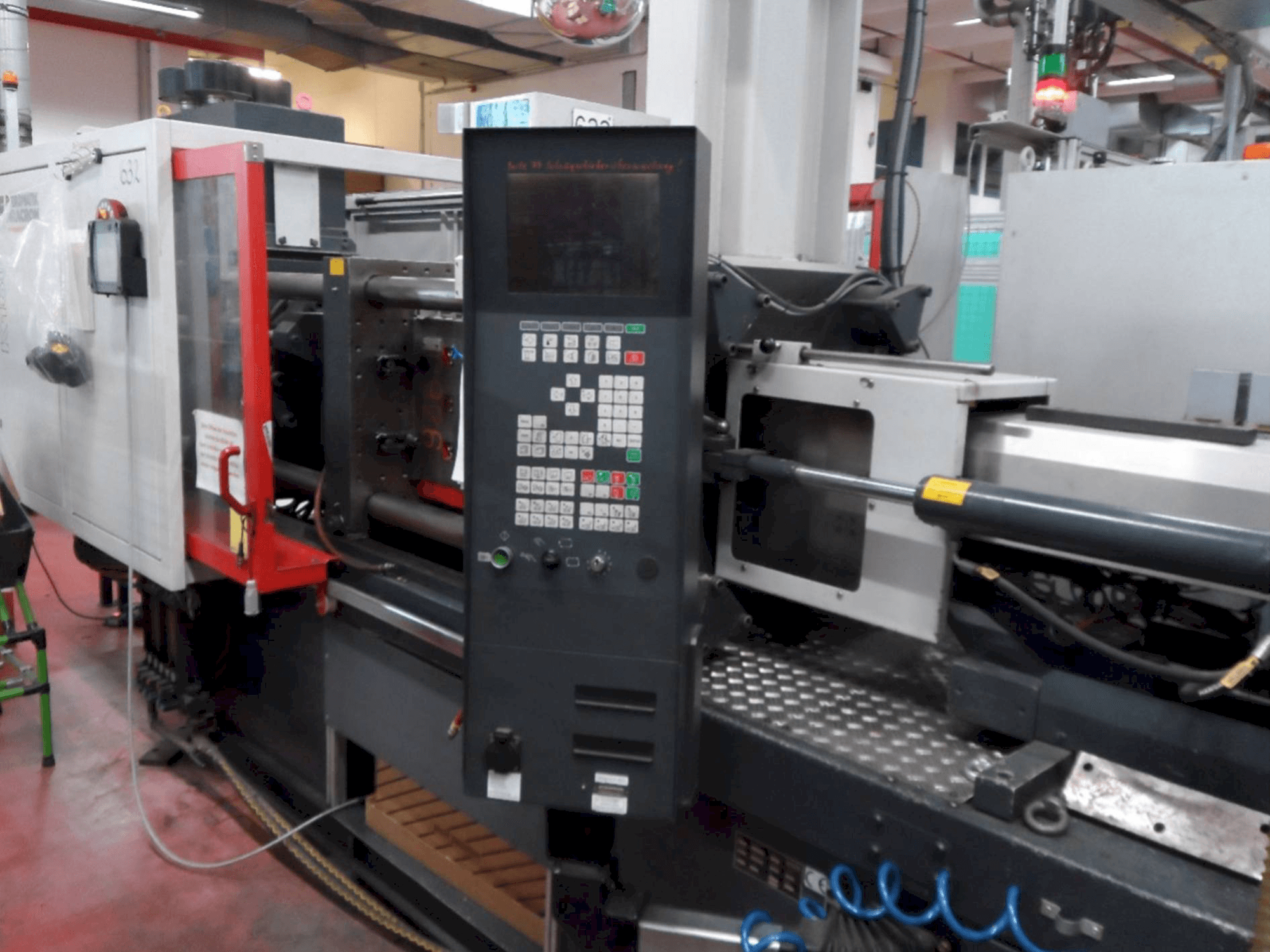 Prikaz stroja FERROMATIK MILACRON K-Tec 160S sprijeda