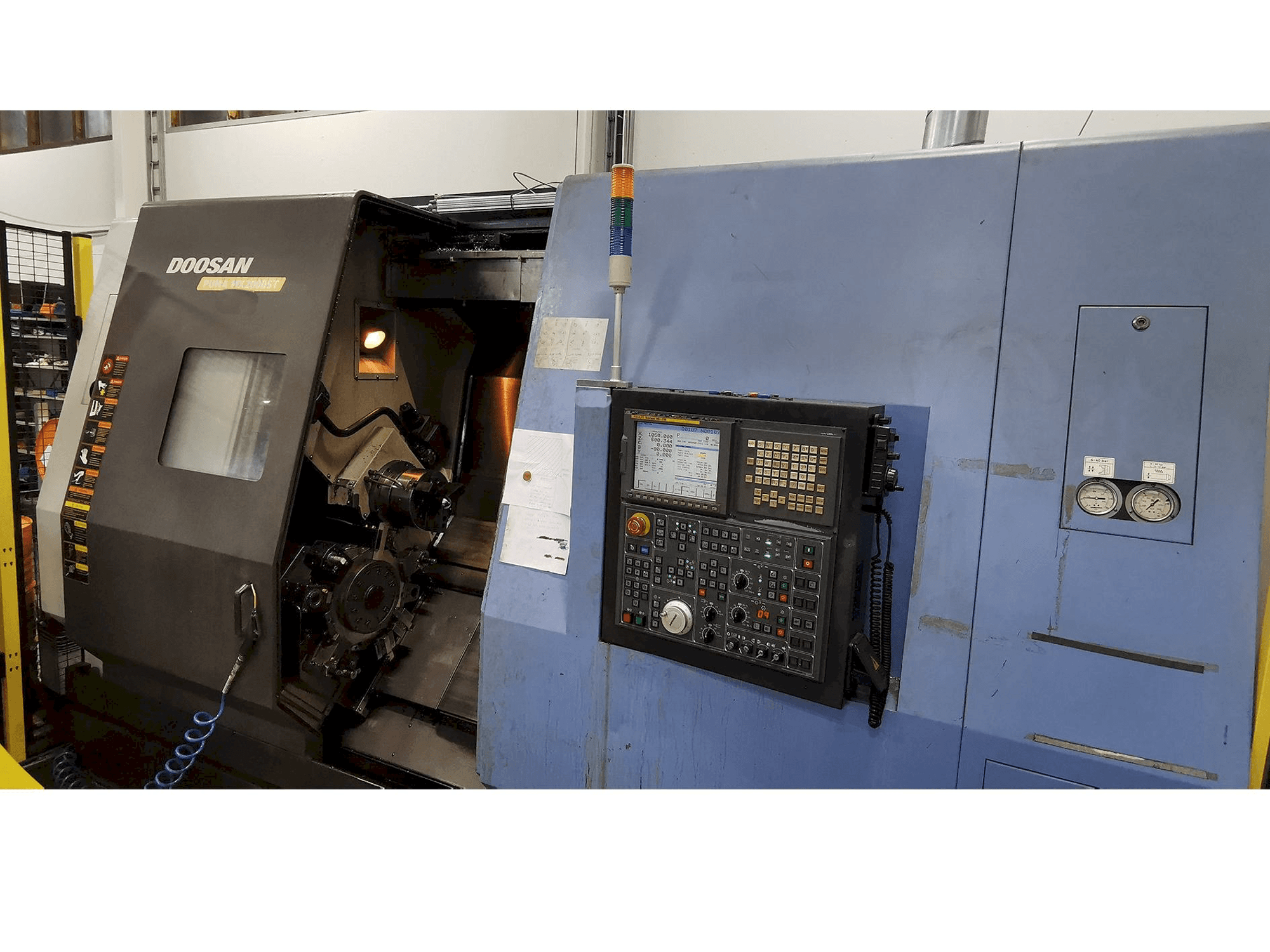 Prikaz stroja Doosan Puma MX 2000 ST sprijeda